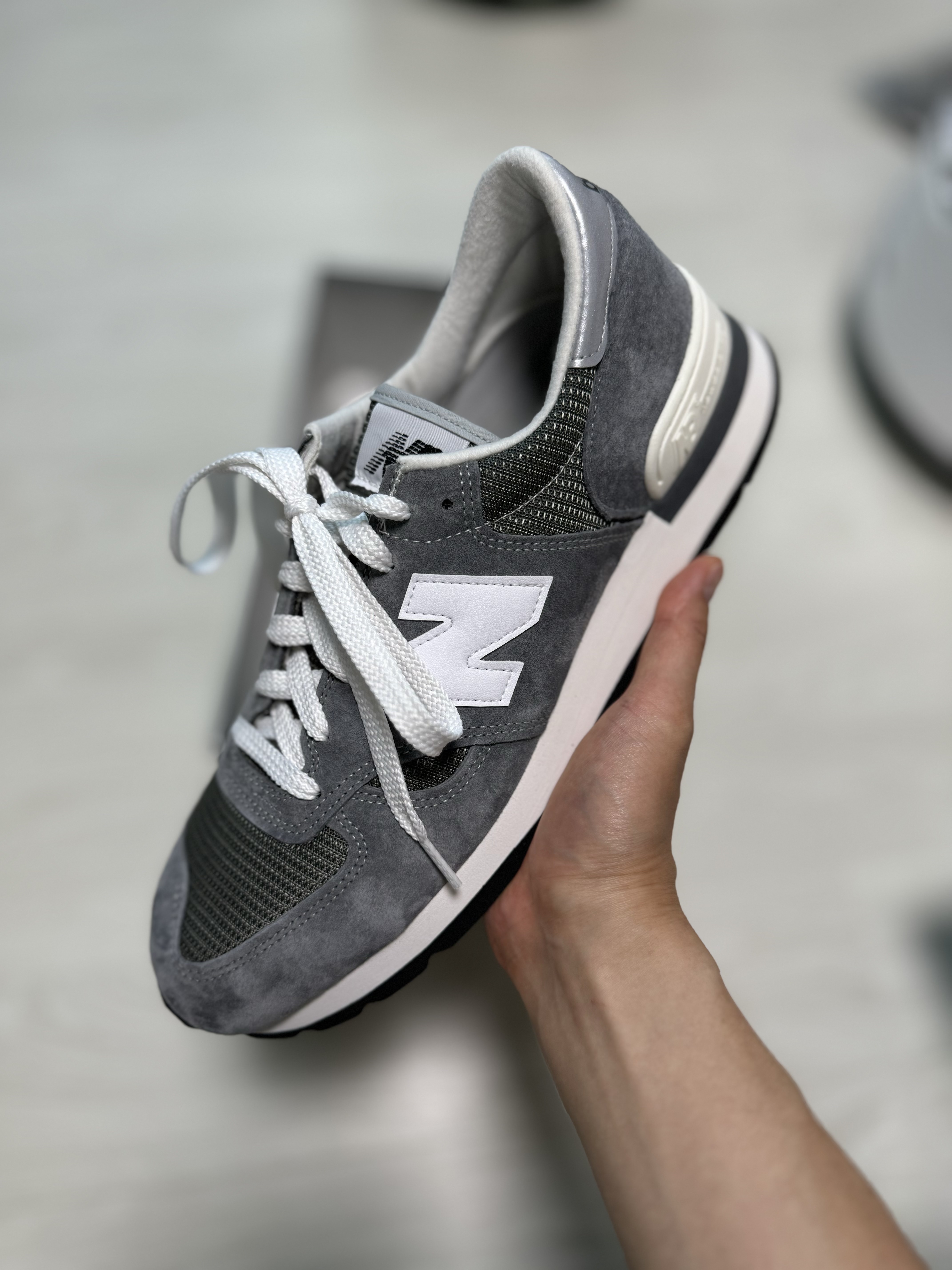 New Balance 990v1 Made in USA Grey White 착용 스타일
