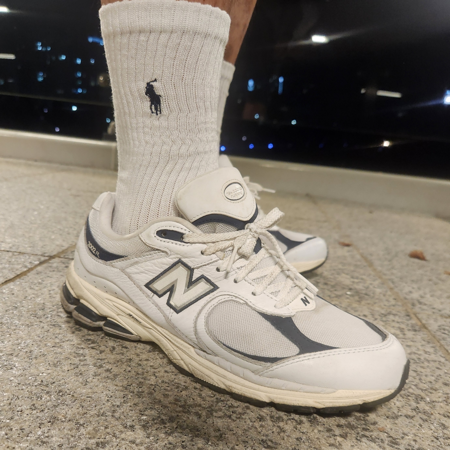 New Balance 2002R White 착용 스타일 - 2