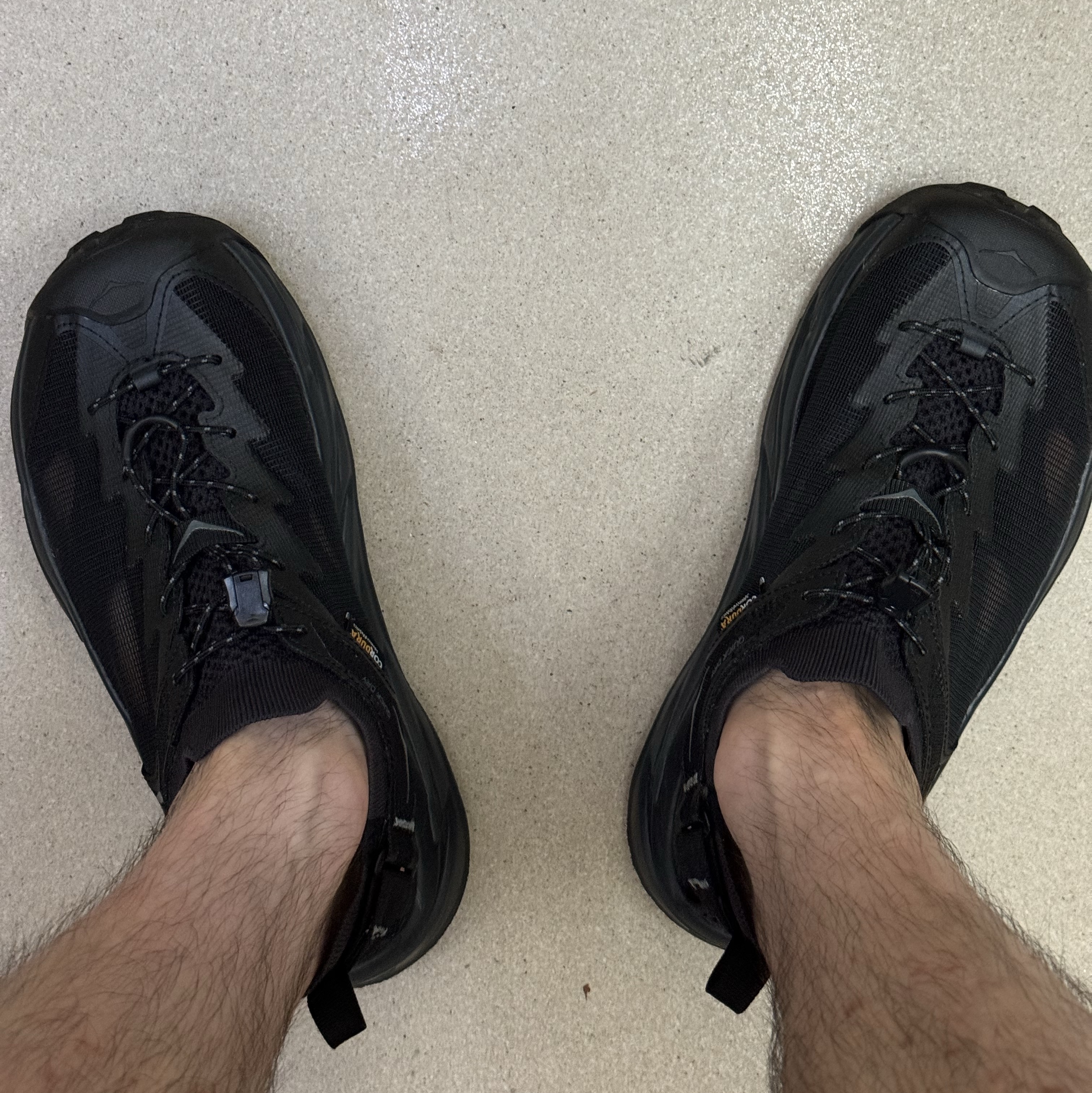 Hoka Hopara 2 Black 착용 스타일