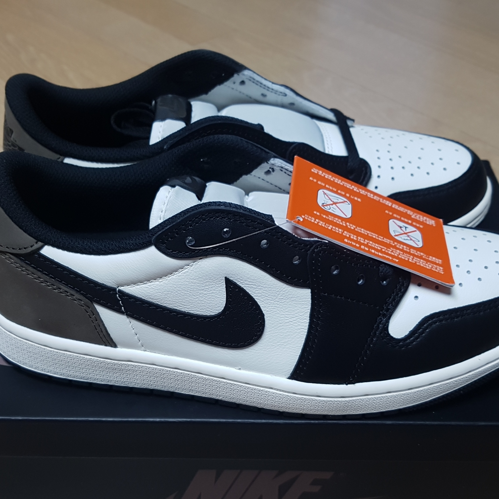 Jordan 1 Retro Low OG Mocha 착용 스타일 - 4