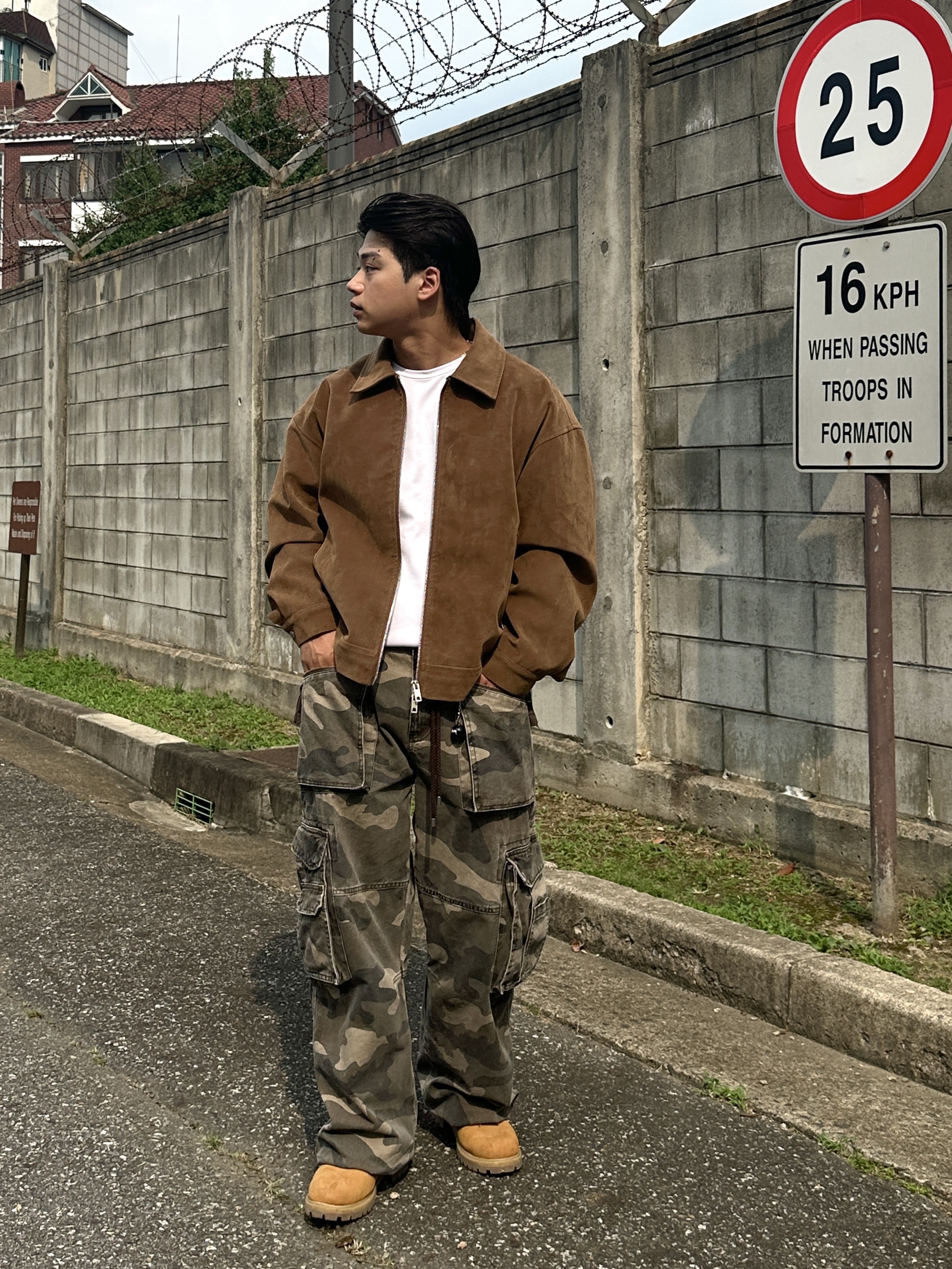 Timberland Premium 6 inch Waterproof Boot Wheat Nubuck - Wide, Timberland Premium 6 inch Waterproof Boot Wheat Nubuck - Medium 착용 스타일 - 2