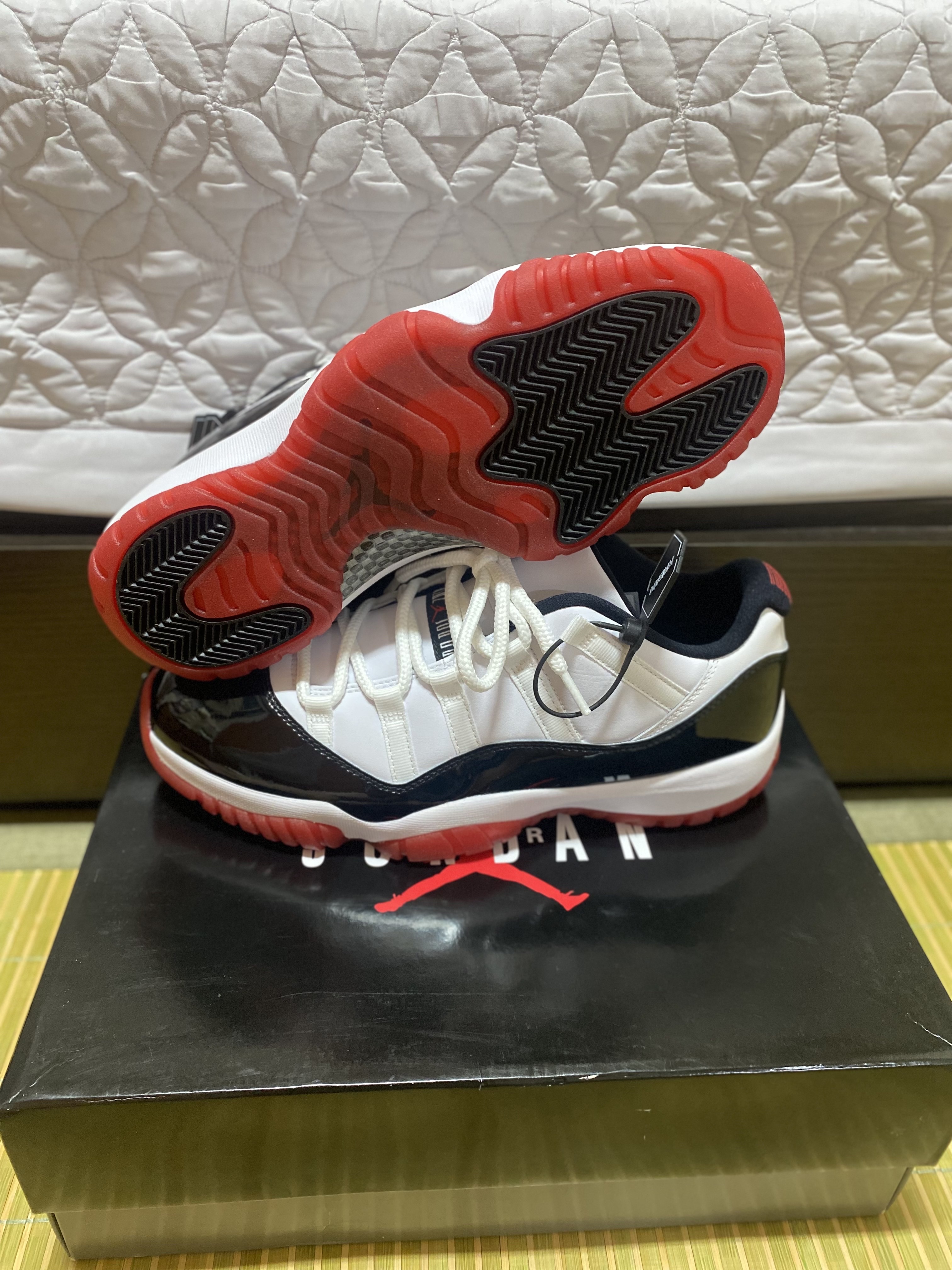Jordan 11 Retro Low Concord Bred 착용 스타일 - 4