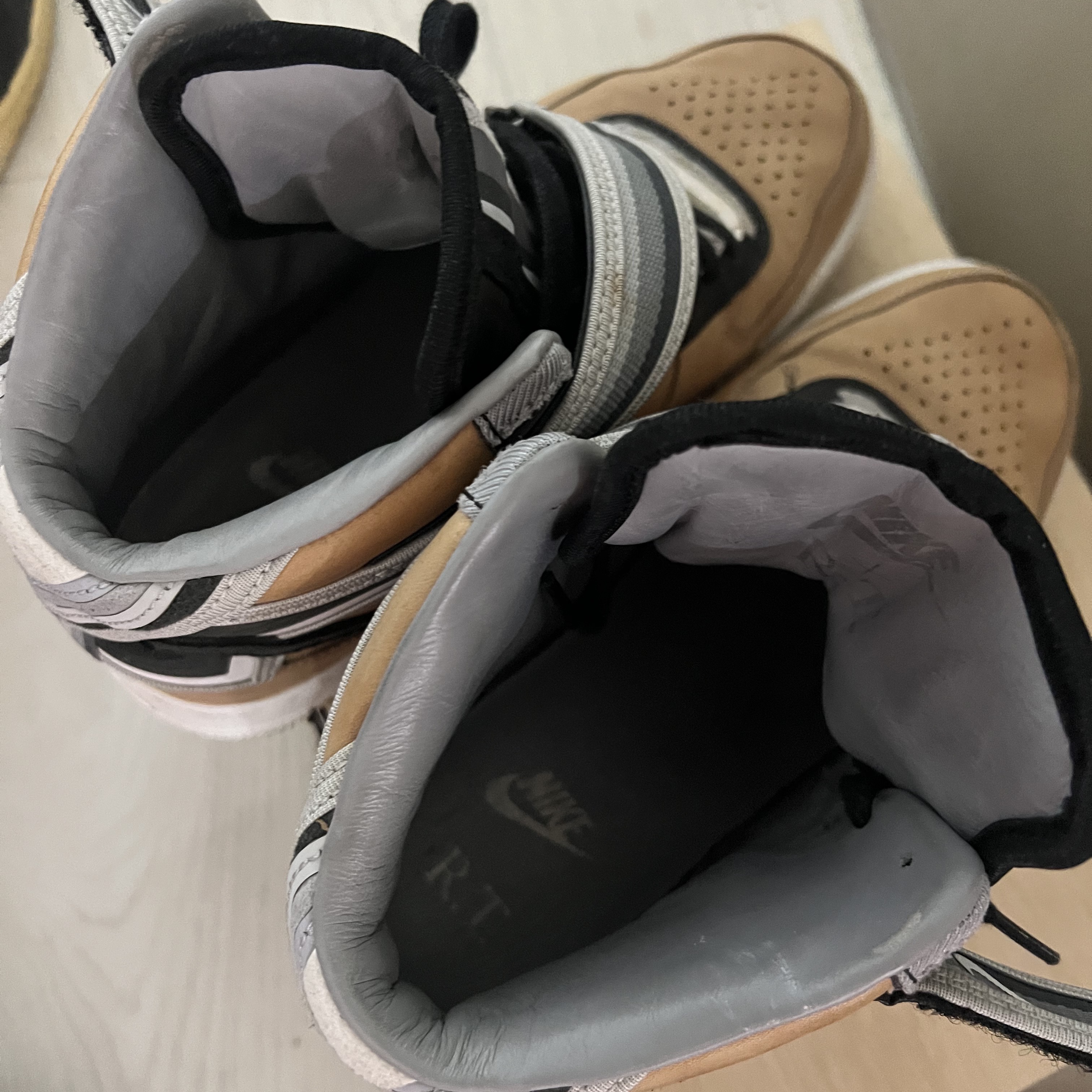 Nike x Riccardo Tisci Air Force 1 Mid Tan 착용 스타일