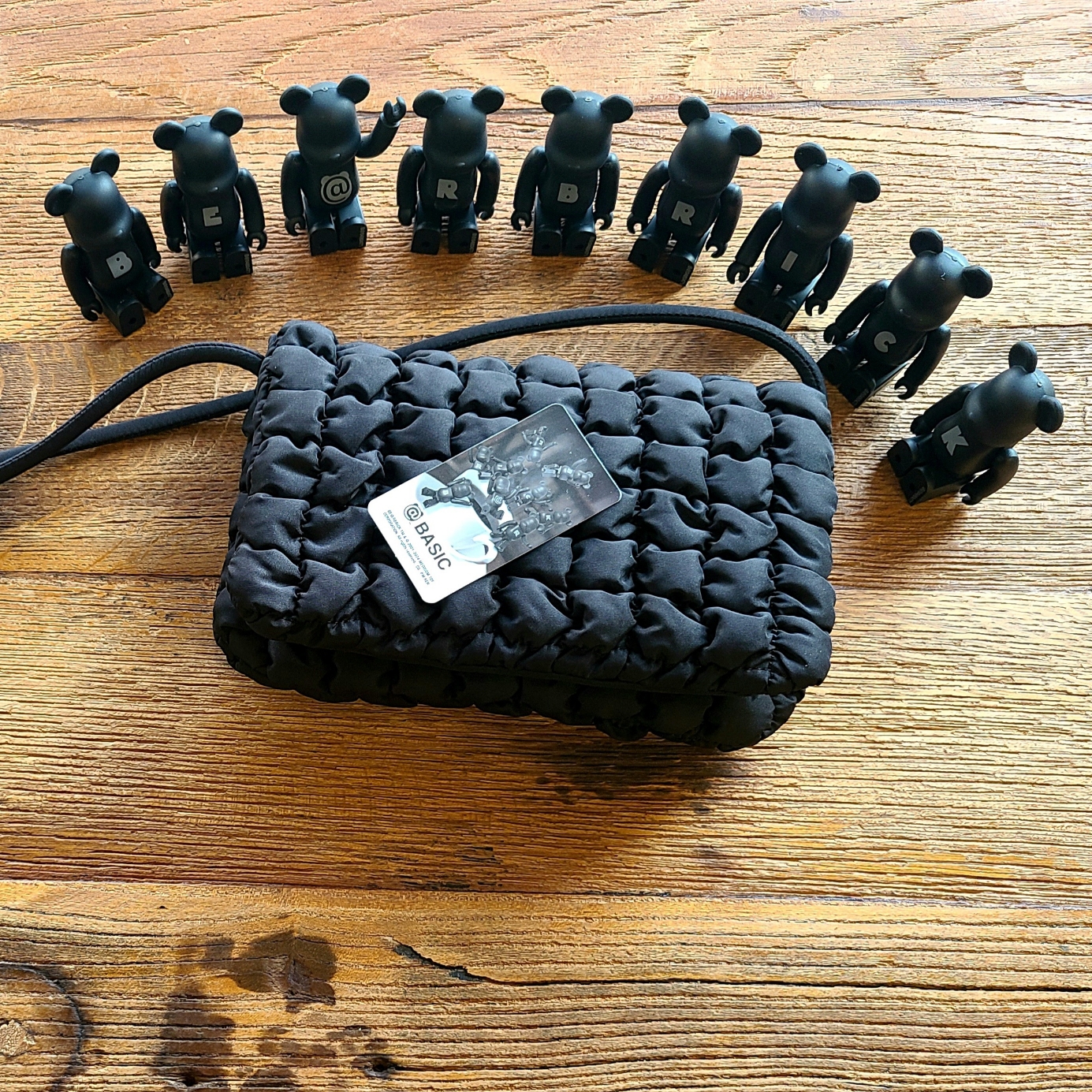 Bearbrick Series 48 Sealed Case 100% (24 Blind Boxes), COS Quilted Crossbody Messenger Bag Black 착용 스타일 - 2