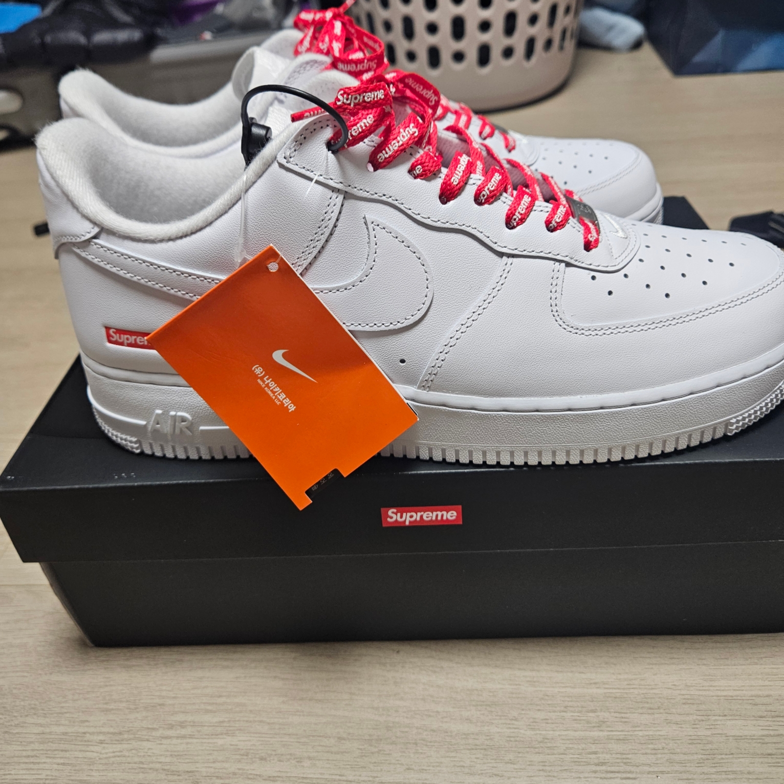 Nike x Supreme Air Force 1 Low White 착용 스타일