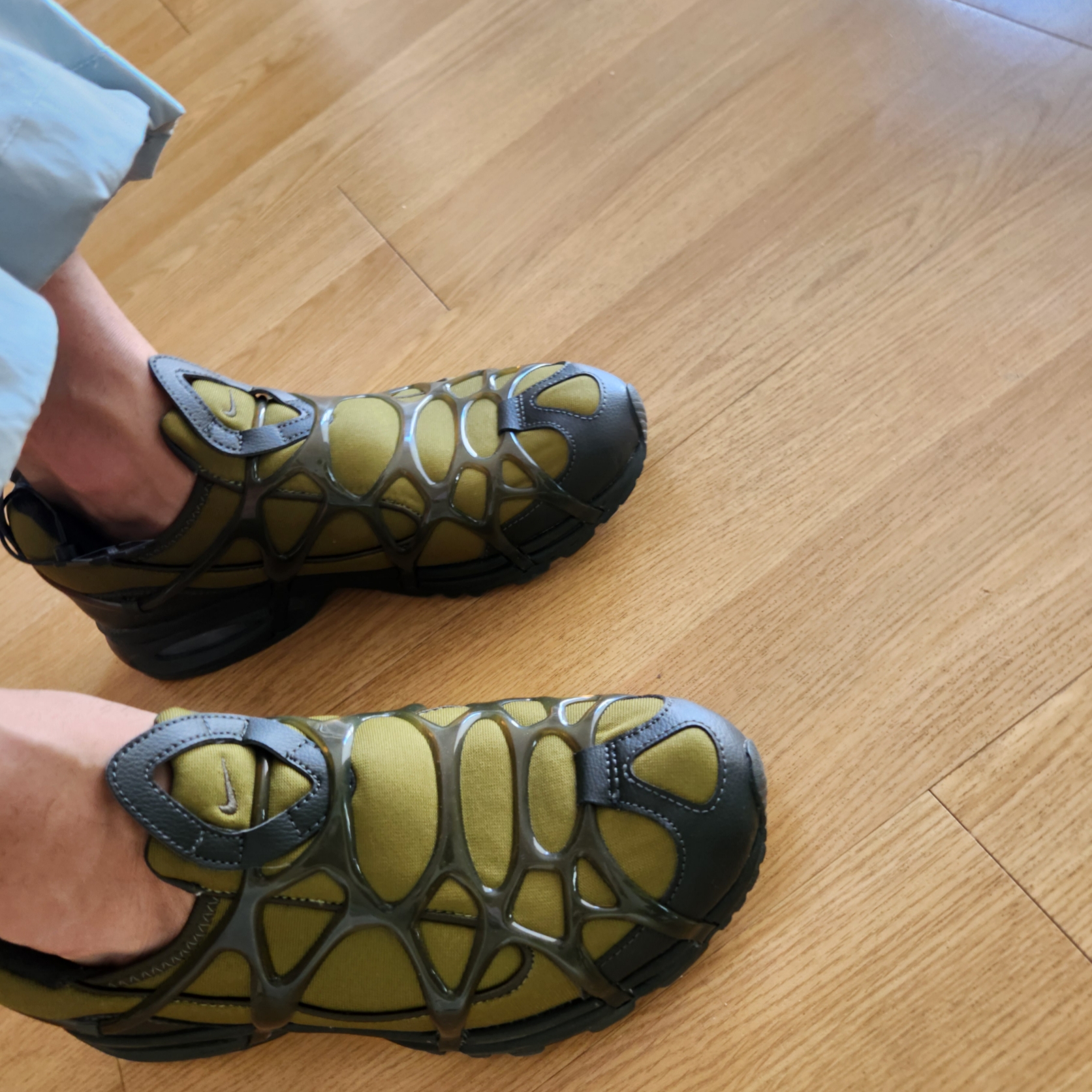 Nike Air Kukini Pilgrim Sequoia 착용 스타일 - 2