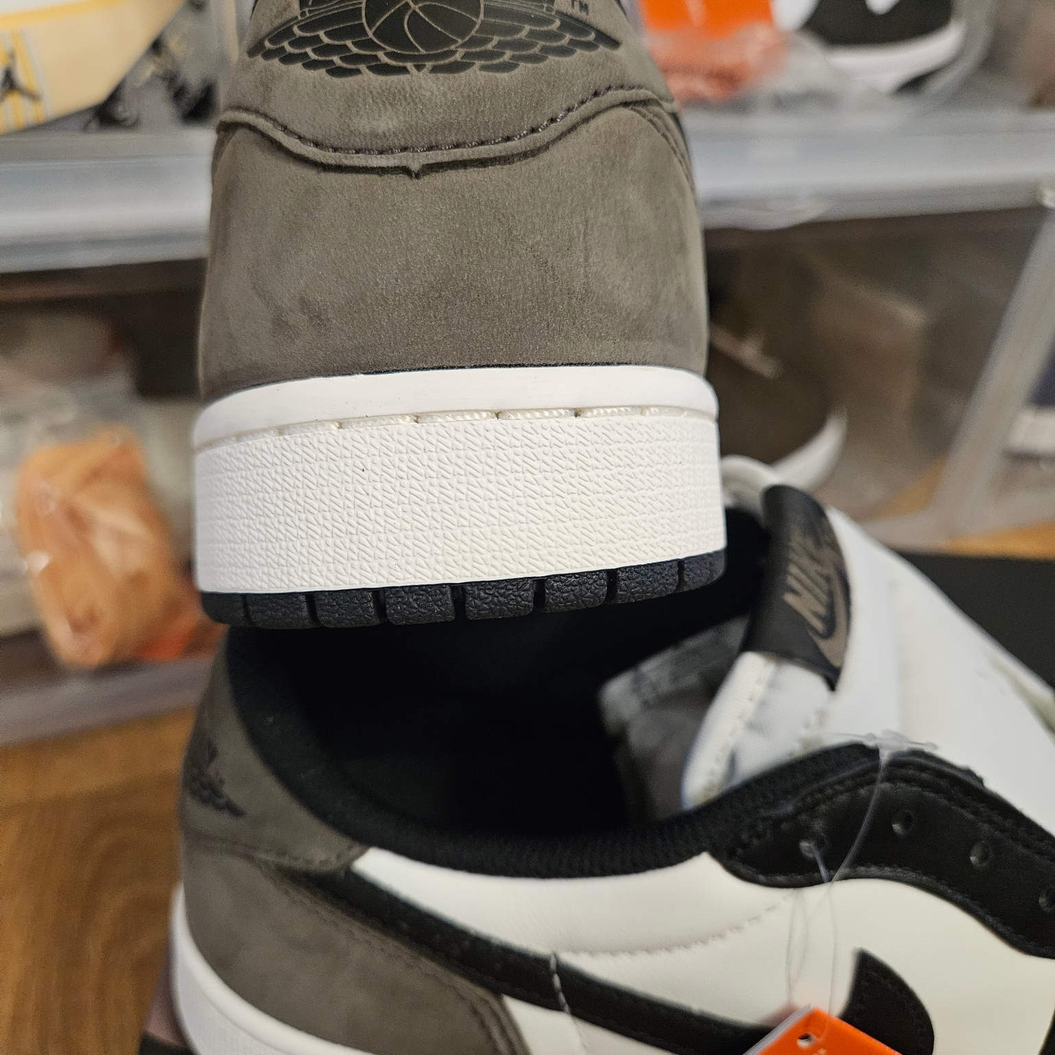 Jordan 1 Retro Low OG Mocha 착용 스타일 - 3