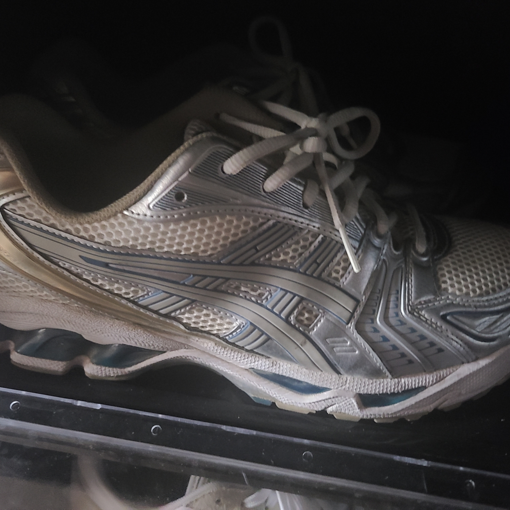 Asics Gel-Kayano 14 Cream Pure Silver 착용 스타일