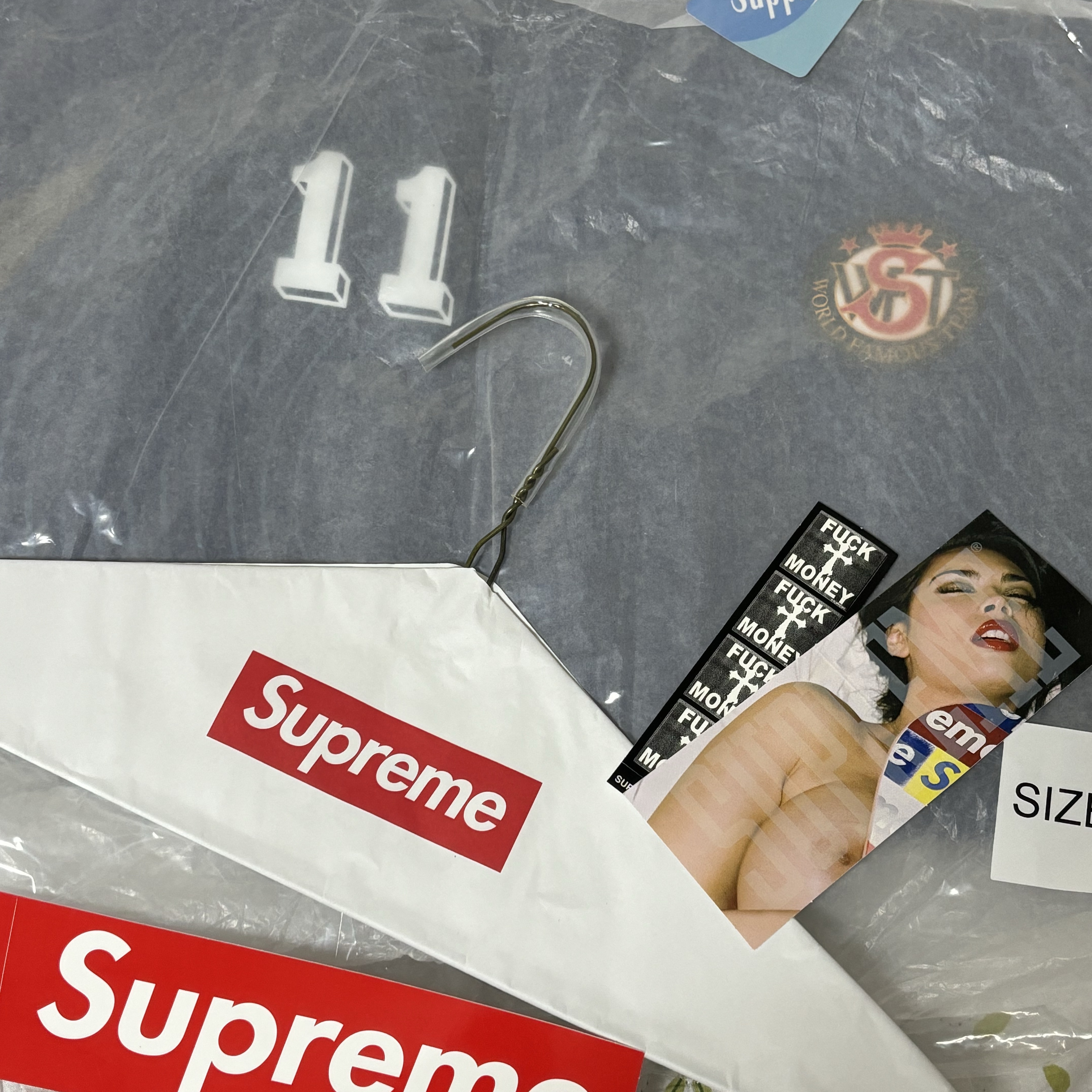 Supreme Patchwork Yoke Football Top Green - 24FW, Supreme Tyler The Creator T-Shirt White - 24FW 착용 스타일 - 2