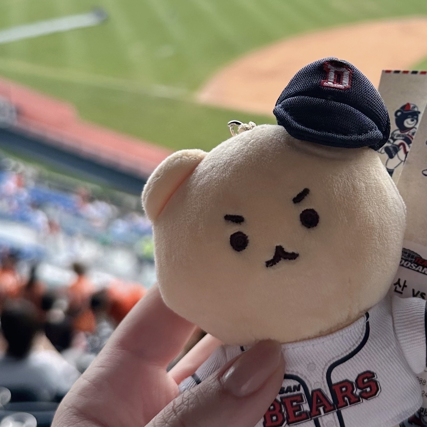 Doosan Bears x Manggom Keyring Doll 착용 스타일