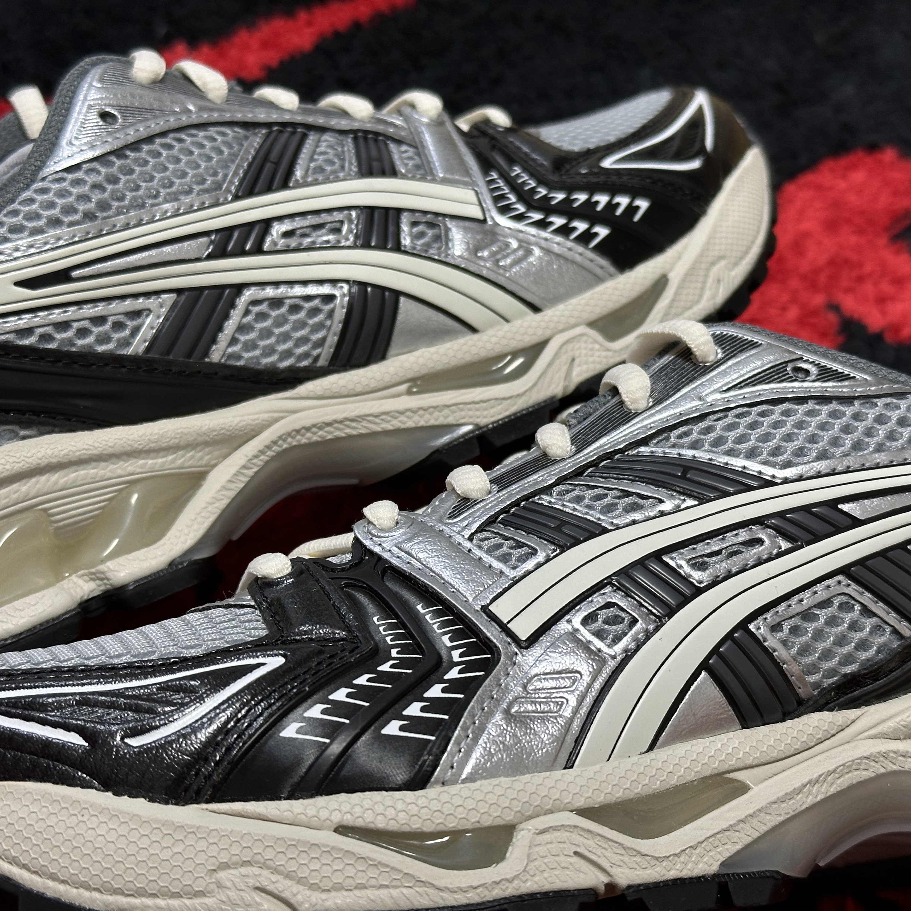 Asics Gel-Kayano 14 Black Glacier Grey 착용 스타일