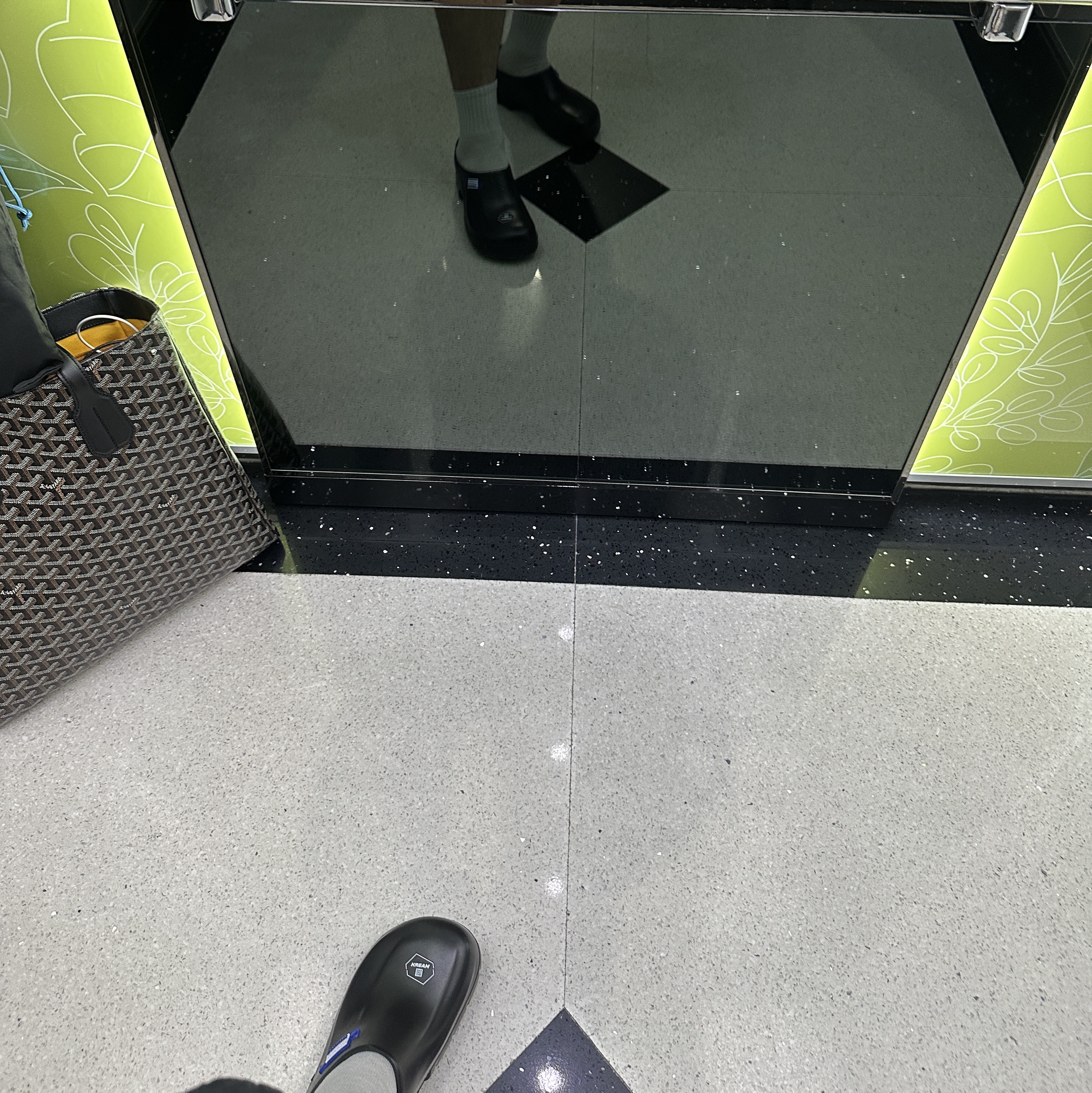 Birkenstock x Ader Error A630 Black, Goyard Voltaire Bag Black 착용 스타일