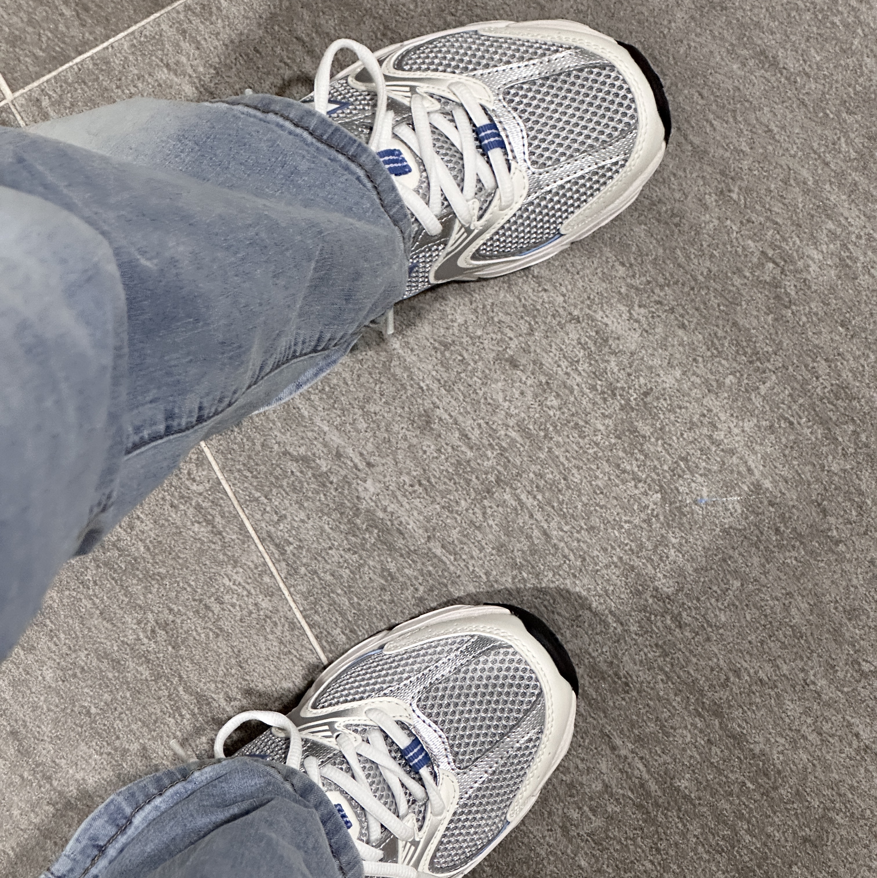 New Balance 530 Steel Blue 착용 스타일 - 1