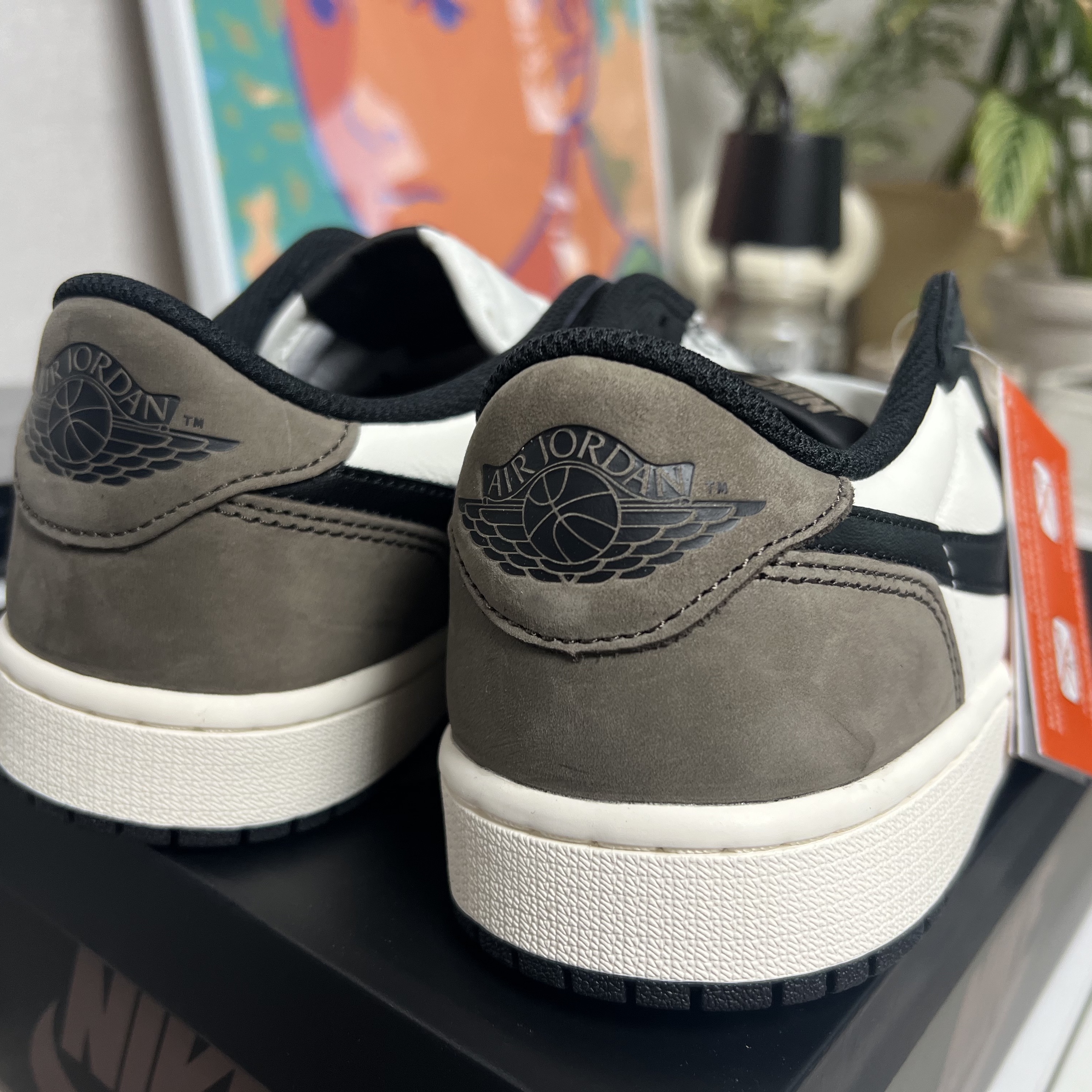Jordan 1 Retro Low OG Mocha 착용 스타일 - 3