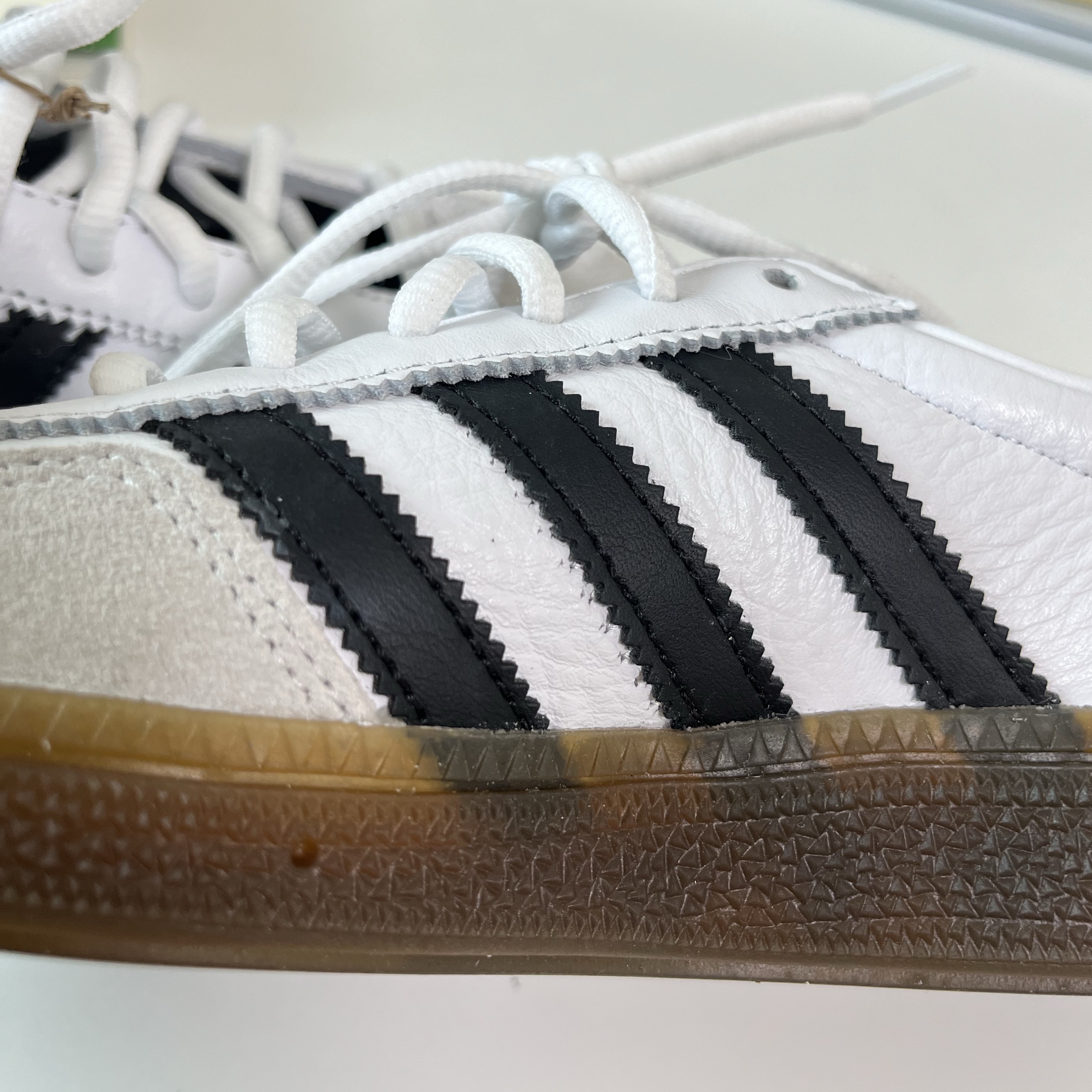 Adidas Spezial Handball White Core Black 착용 스타일 - 1