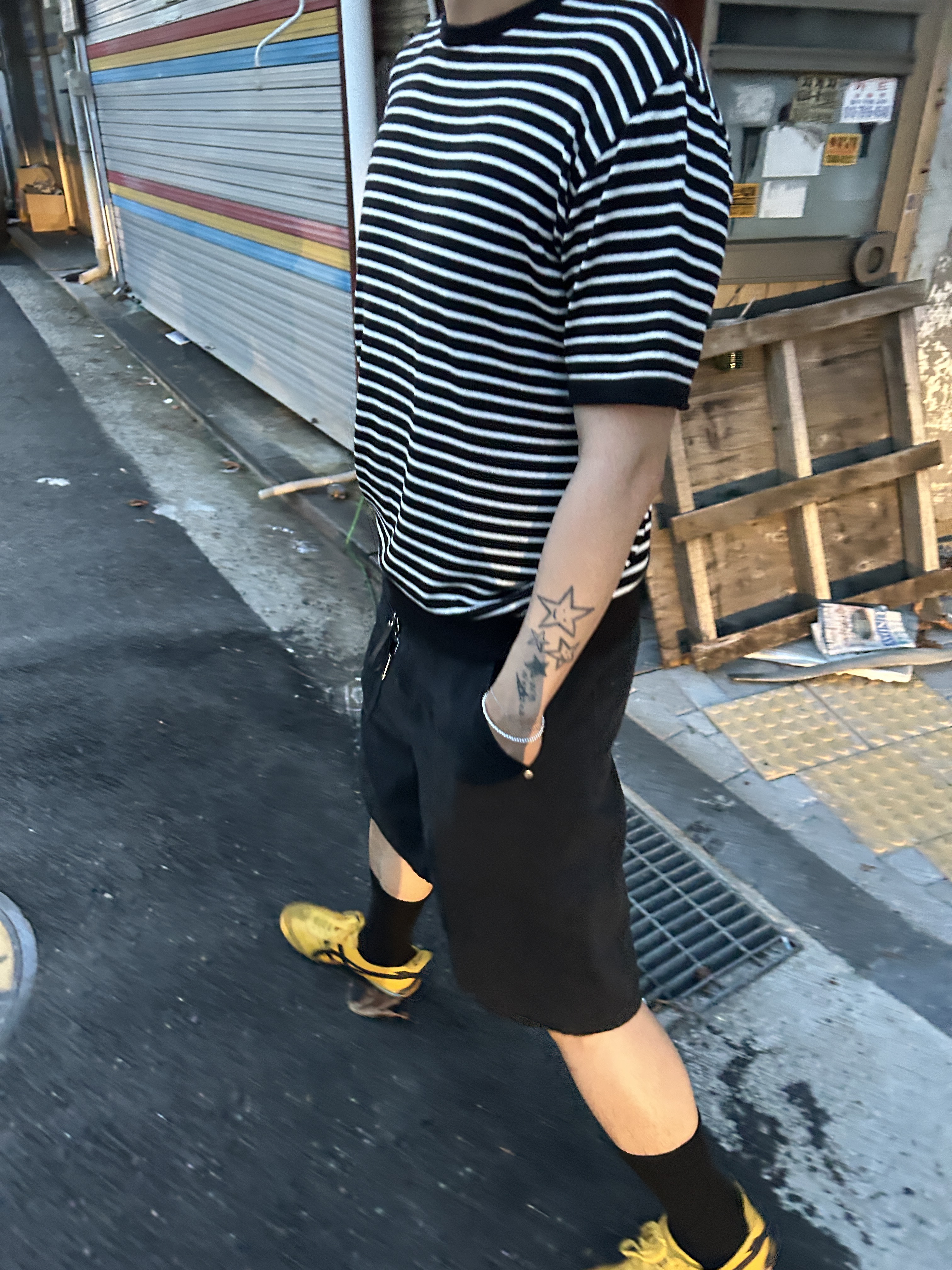 Onitsuka Tiger Mexico 66 Yellow Black 착용 스타일 - 1
