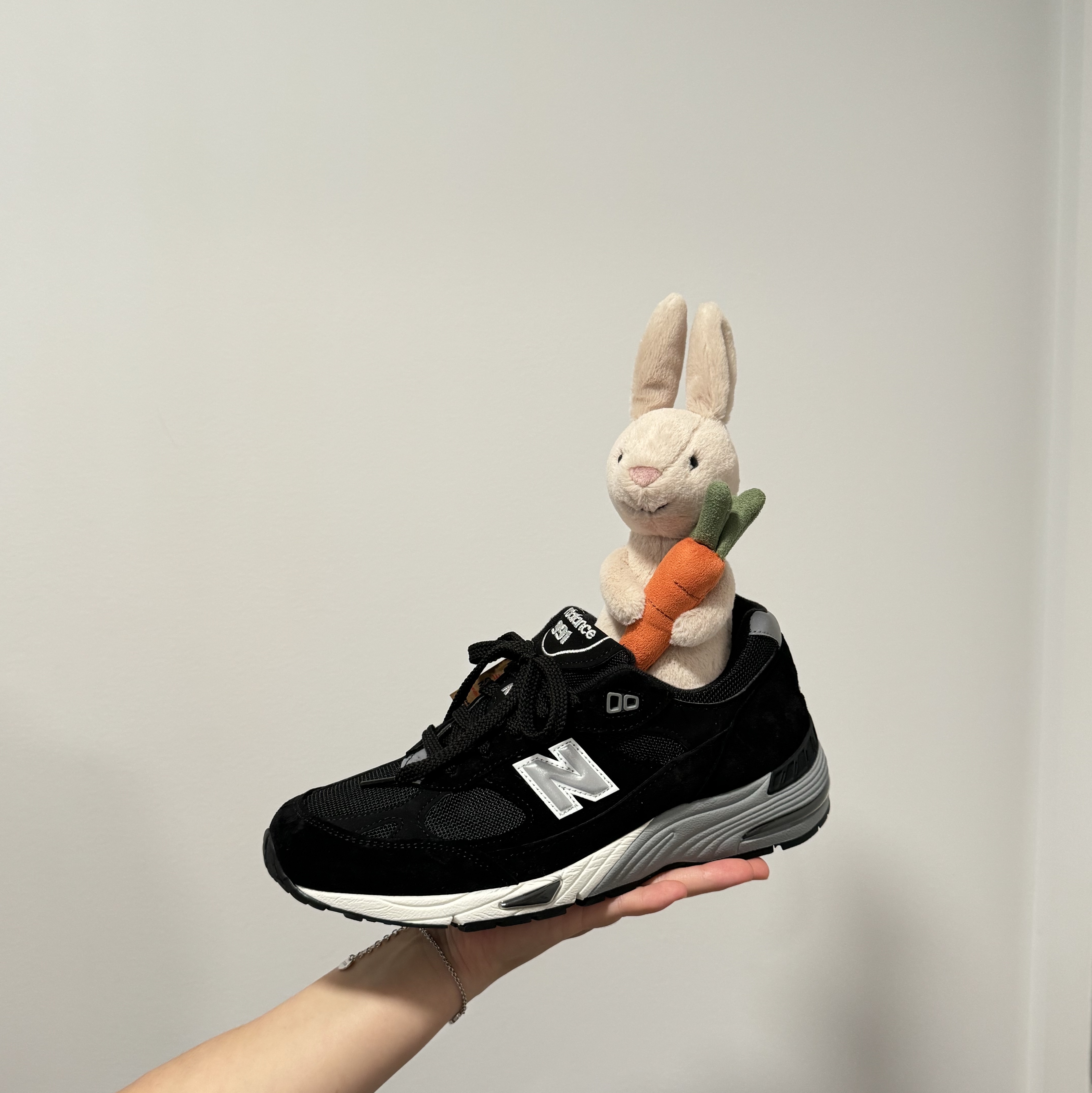 New Balance 991 Made in UK Black Silver 착용 스타일