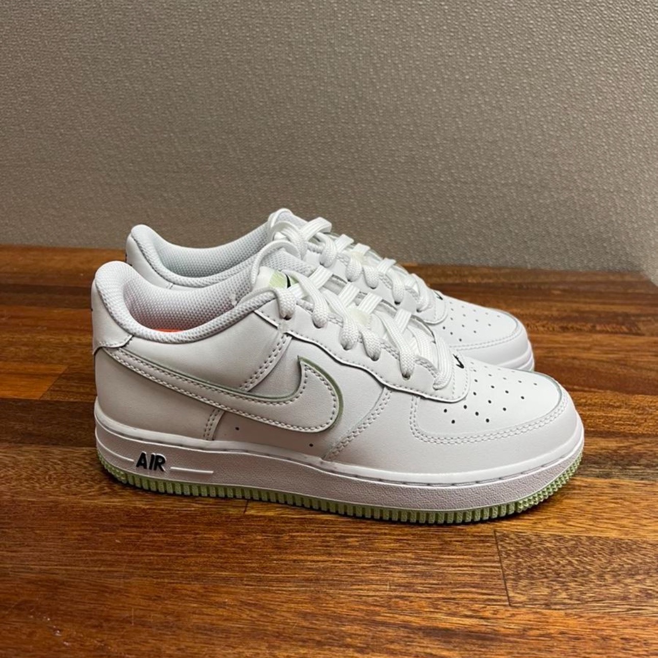 (GS) Nike Air Force 1 White Honeydew 착용 스타일 - 2