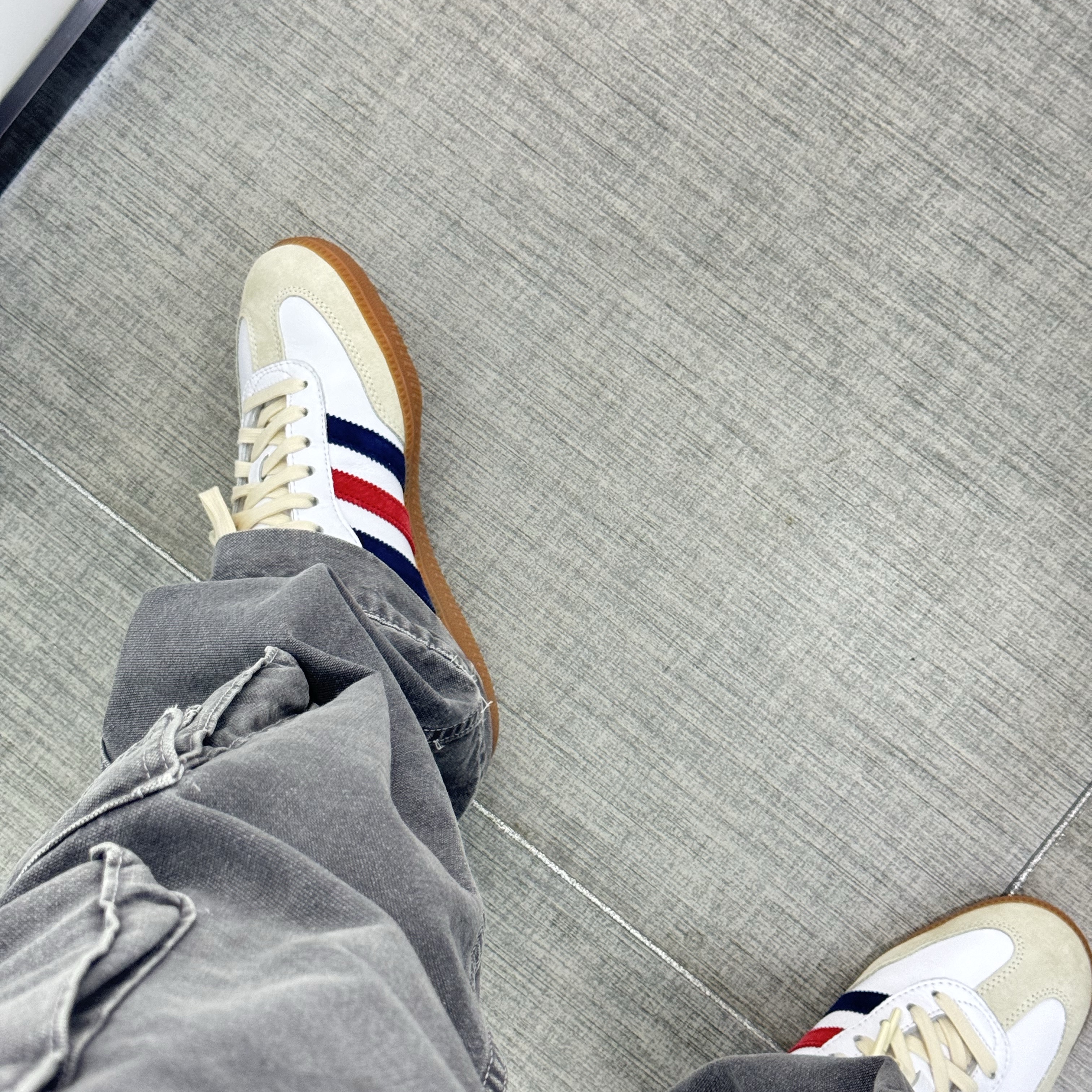 Adidas x Sporty & Rich Samba OG Cloud White Night Indigo 착용 스타일 - 4
