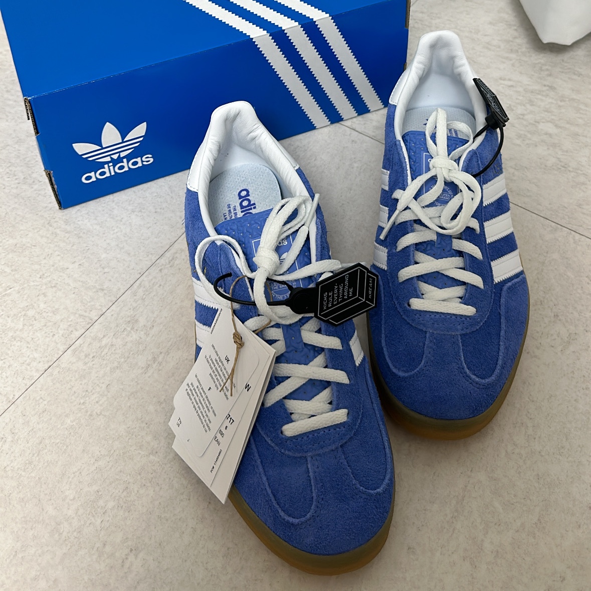 (W) Adidas Gazelle Indoor Blue Fusion Cloud White 착용 스타일 - 2