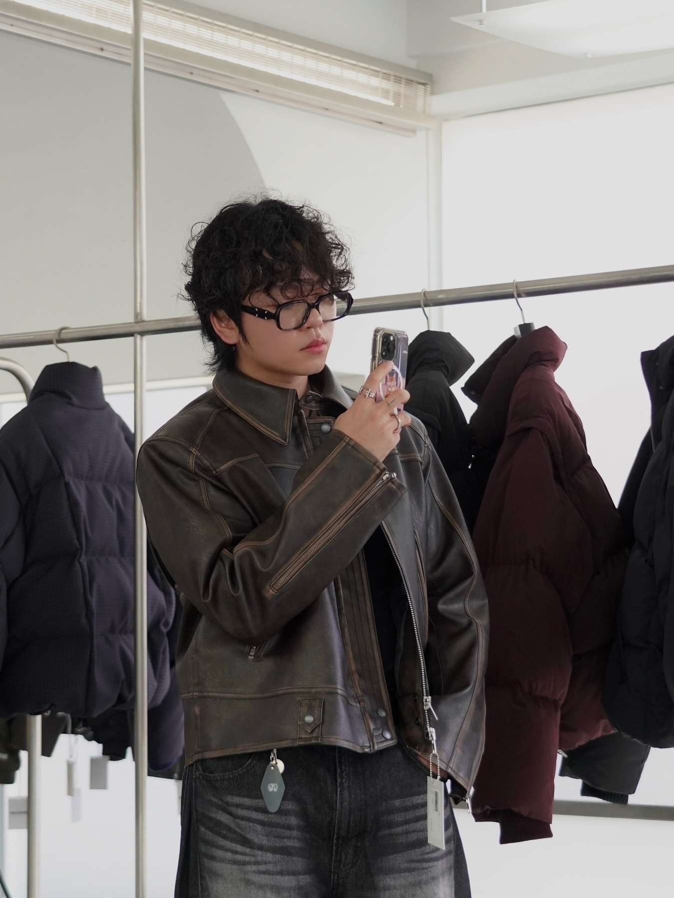 Haleine 3D Distressed Faux Leahter Jacket Black (VJ301), Haleine 3D Distressed Faux Leather Jacket Brown (VJ302) 착용 스타일