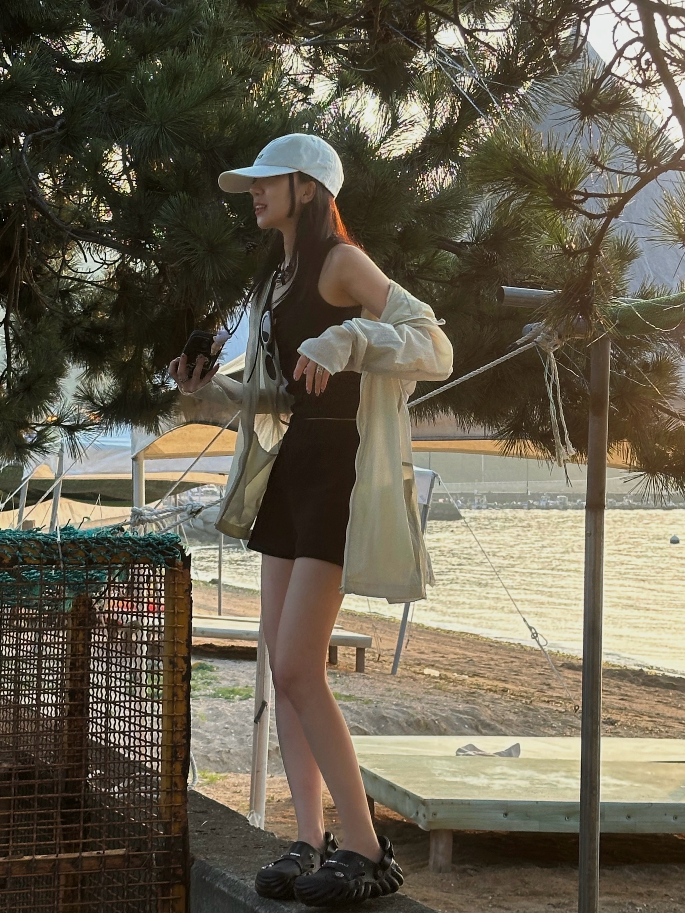 Crocs x Feng Chen Wang Echo Clog Black, Y-3 Dad Cap Talc 착용 스타일