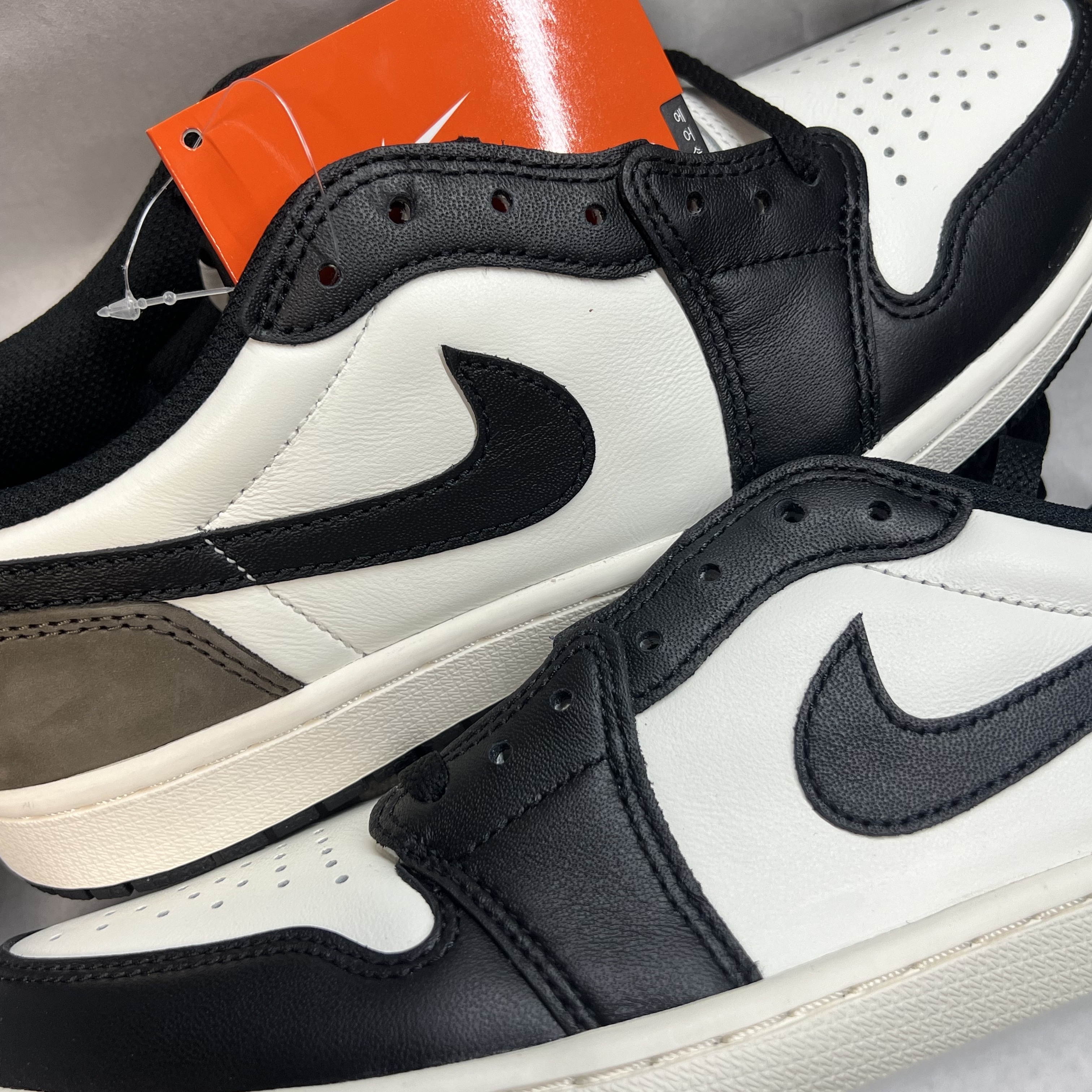 Jordan 1 Retro Low OG Mocha 착용 스타일