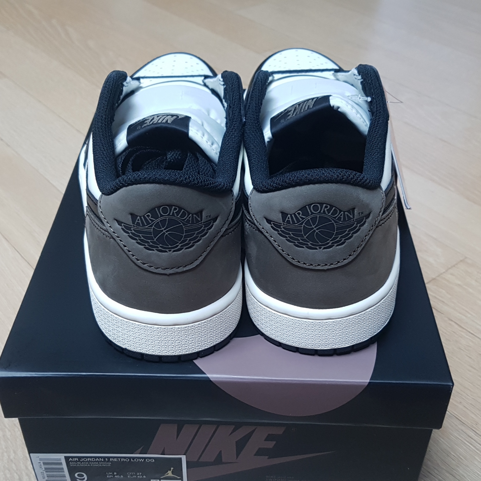 Jordan 1 Retro Low OG Mocha 착용 스타일 - 1
