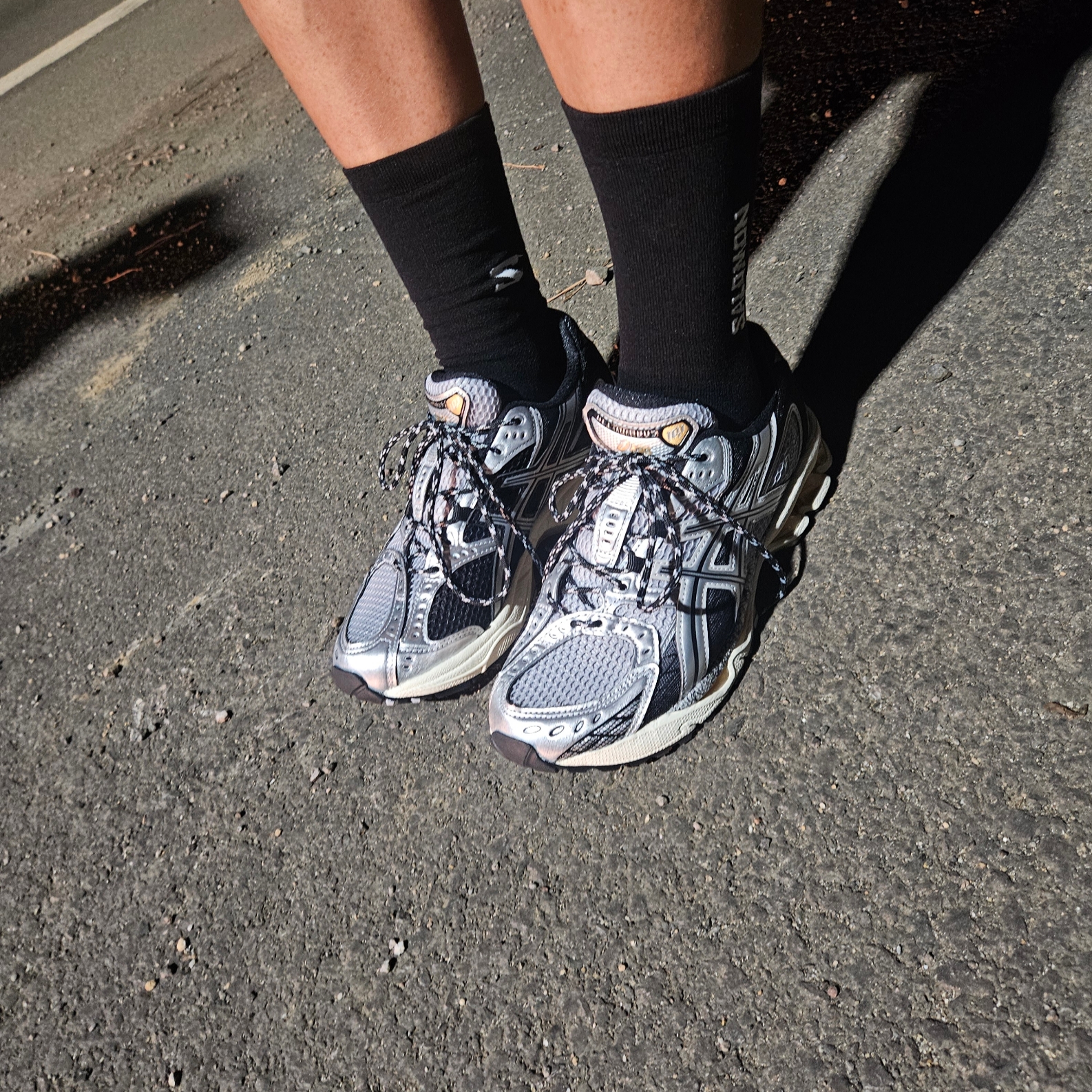 Asics Gel-Nimbus 10.1 Piedmont Grey Pure Silver 착용 스타일