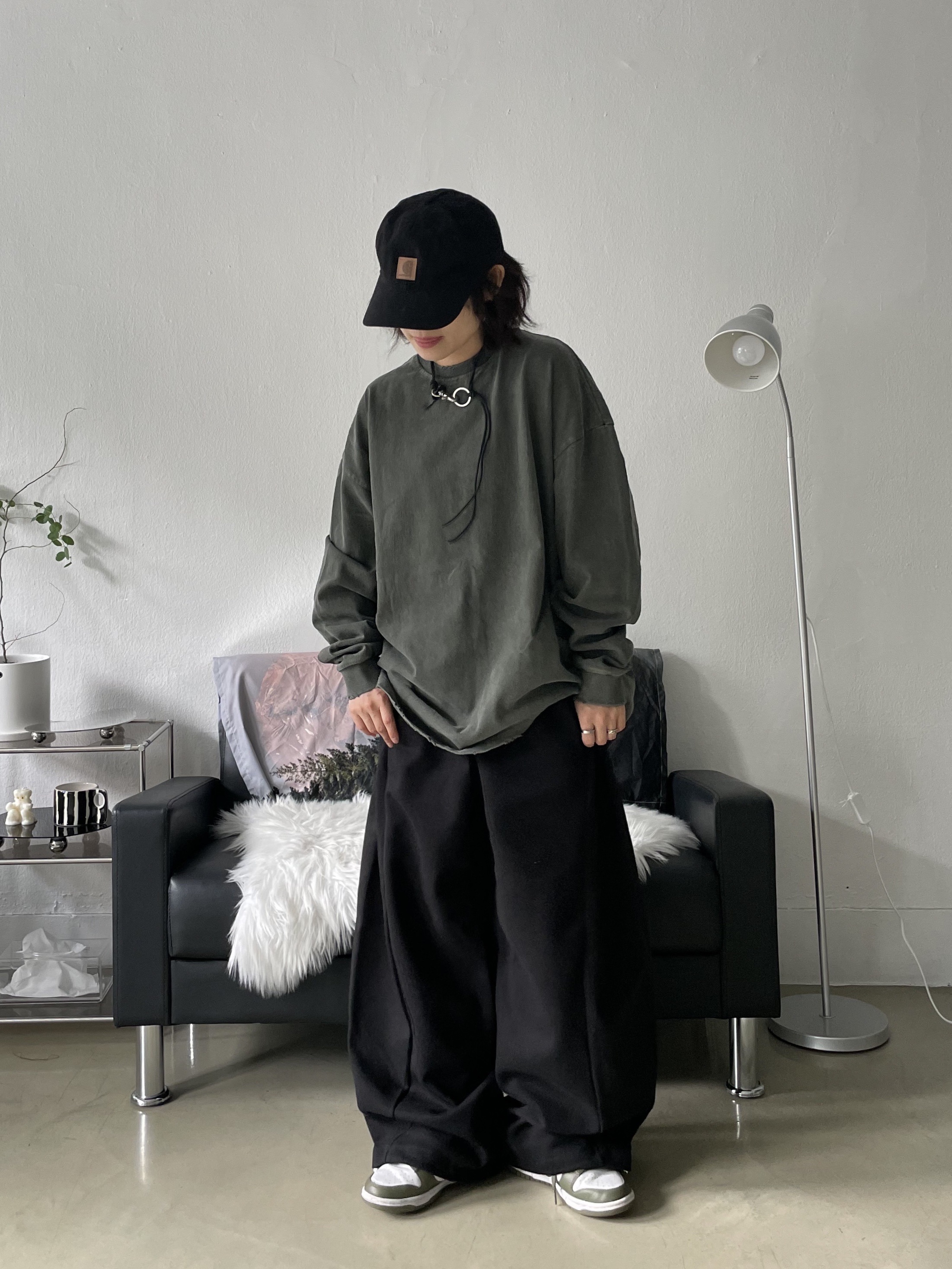 (W) Nike Dunk Low Medium Olive, Our Legacy Ladon Leather Keychain Black 착용 스타일 - 4