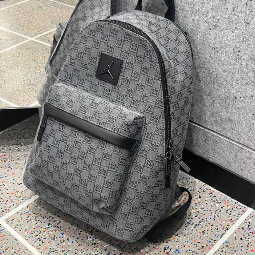 Jordan Monogram Backpack Dark Smoke Grey 착용 스타일