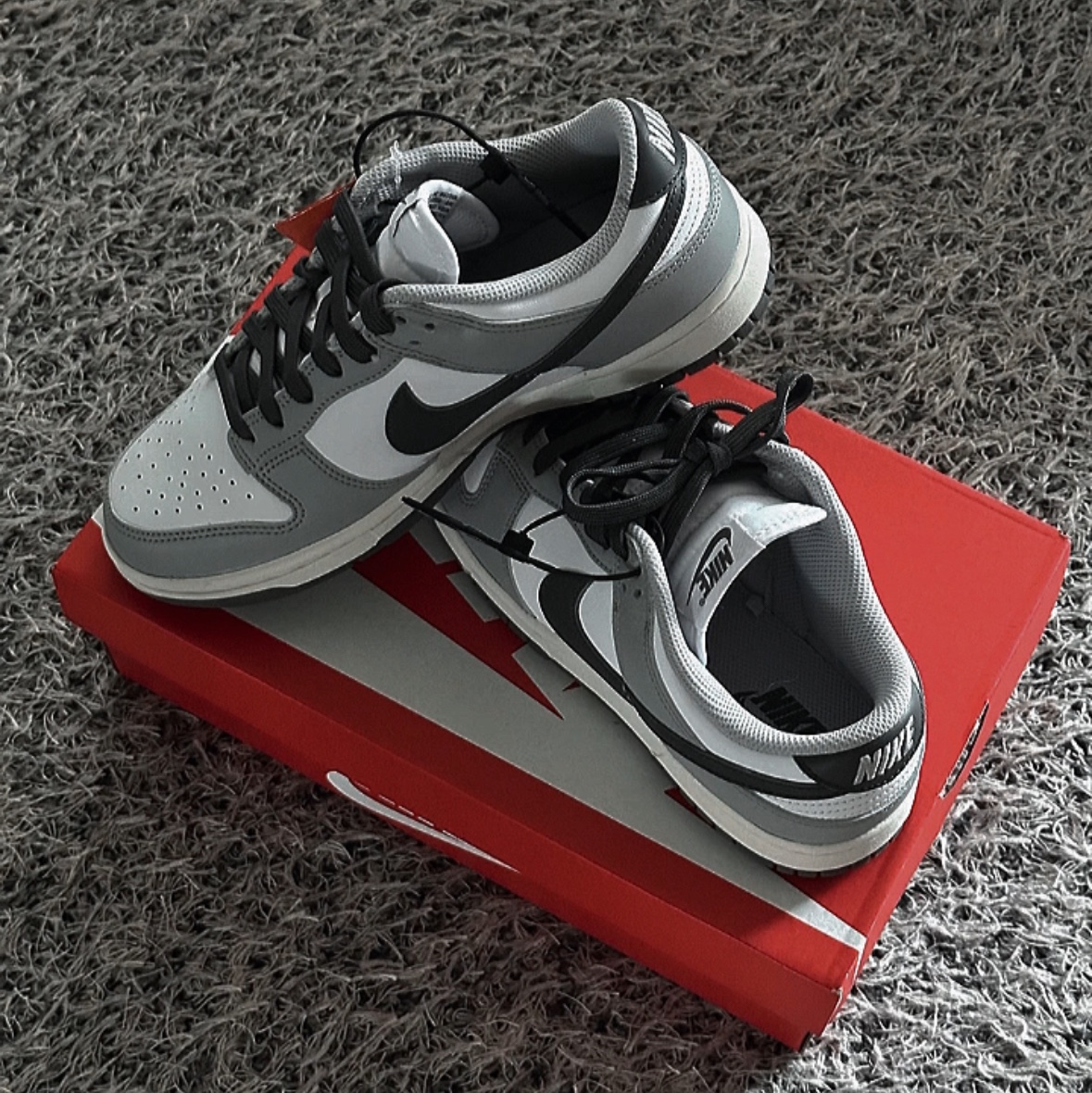 (W) Nike Dunk Low Light Smoke Grey 착용 스타일 - 1