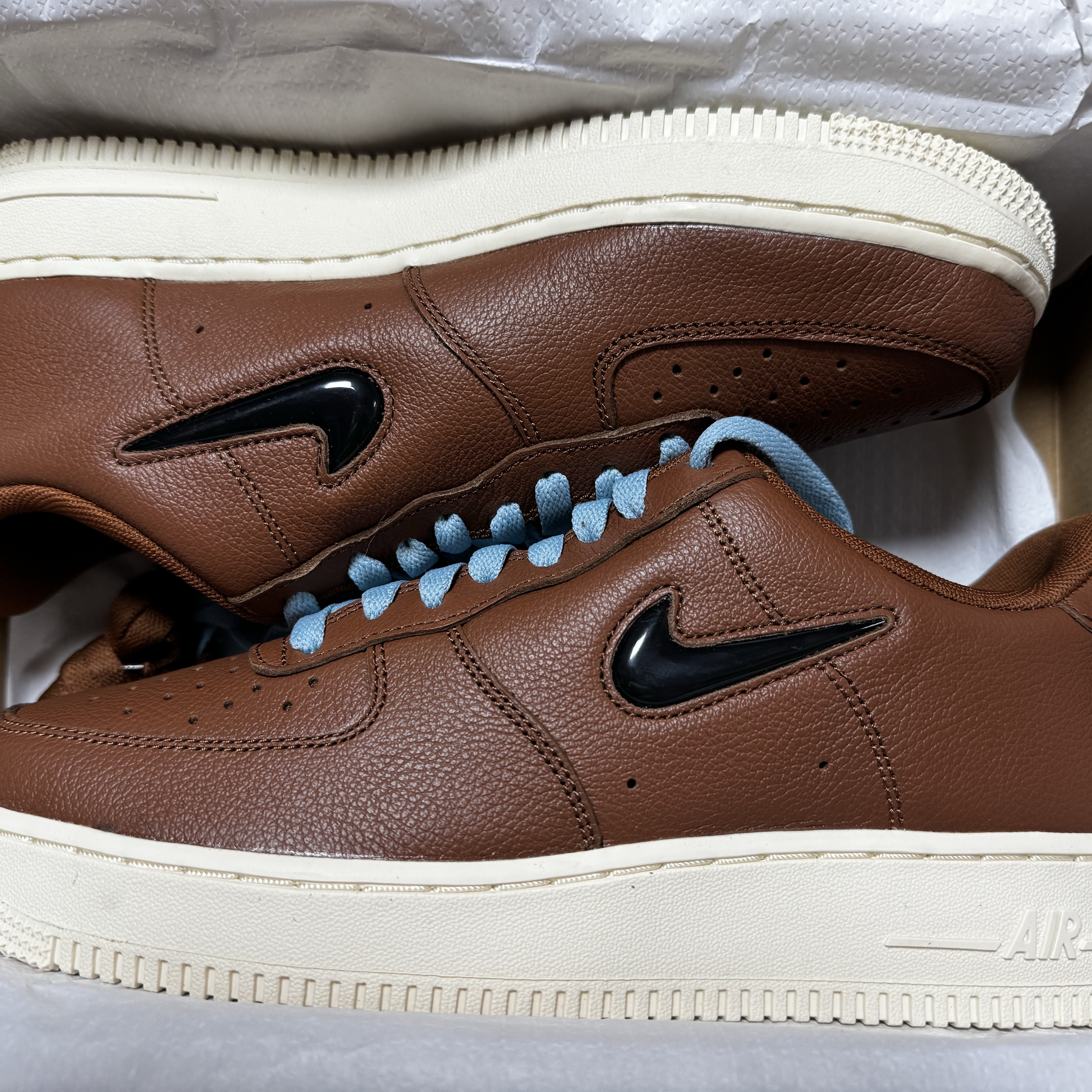 Nike Air Force 1 '07 PRM Vintage Pecan 착용 스타일 - 2