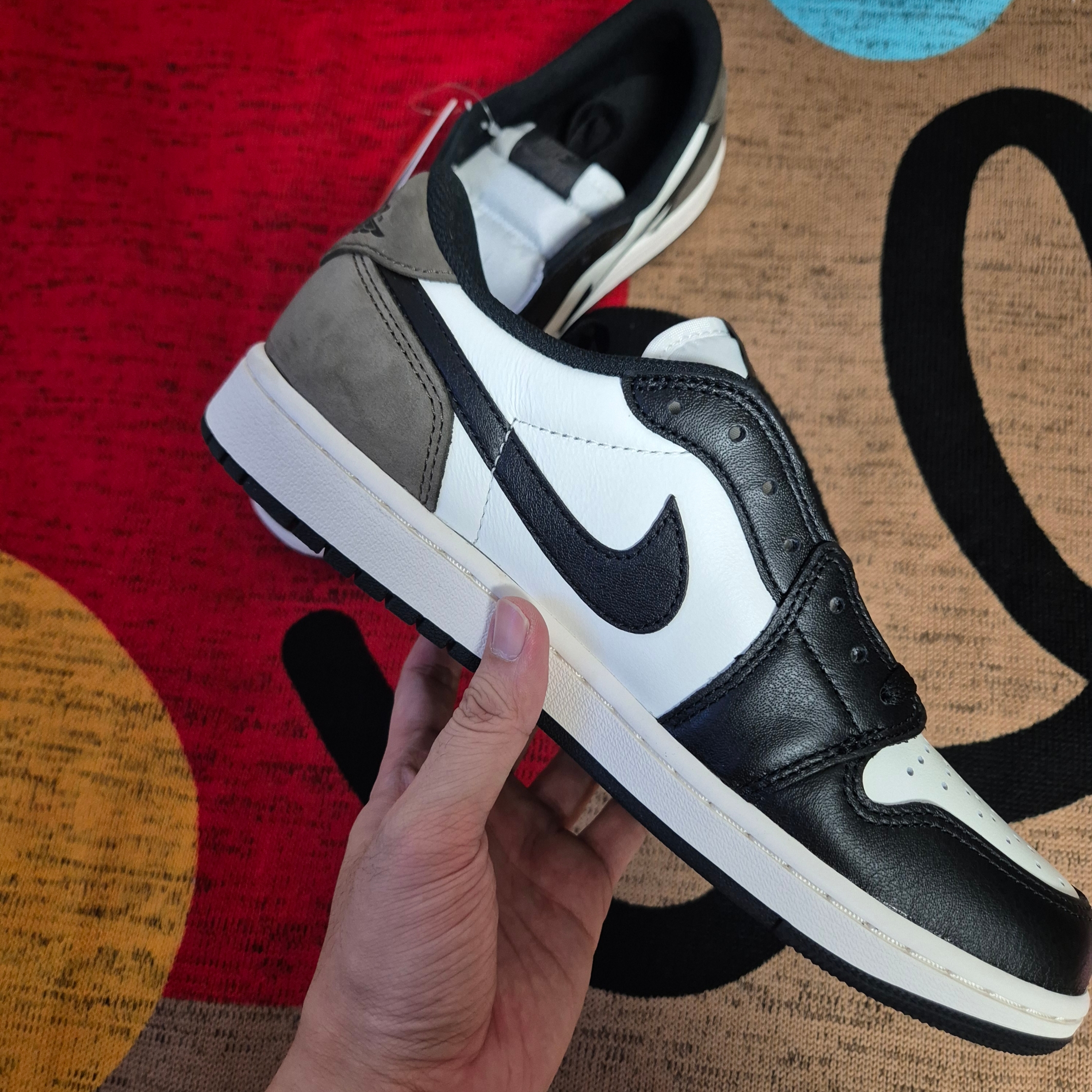 Jordan 1 Retro Low OG Mocha 착용 스타일 - 2