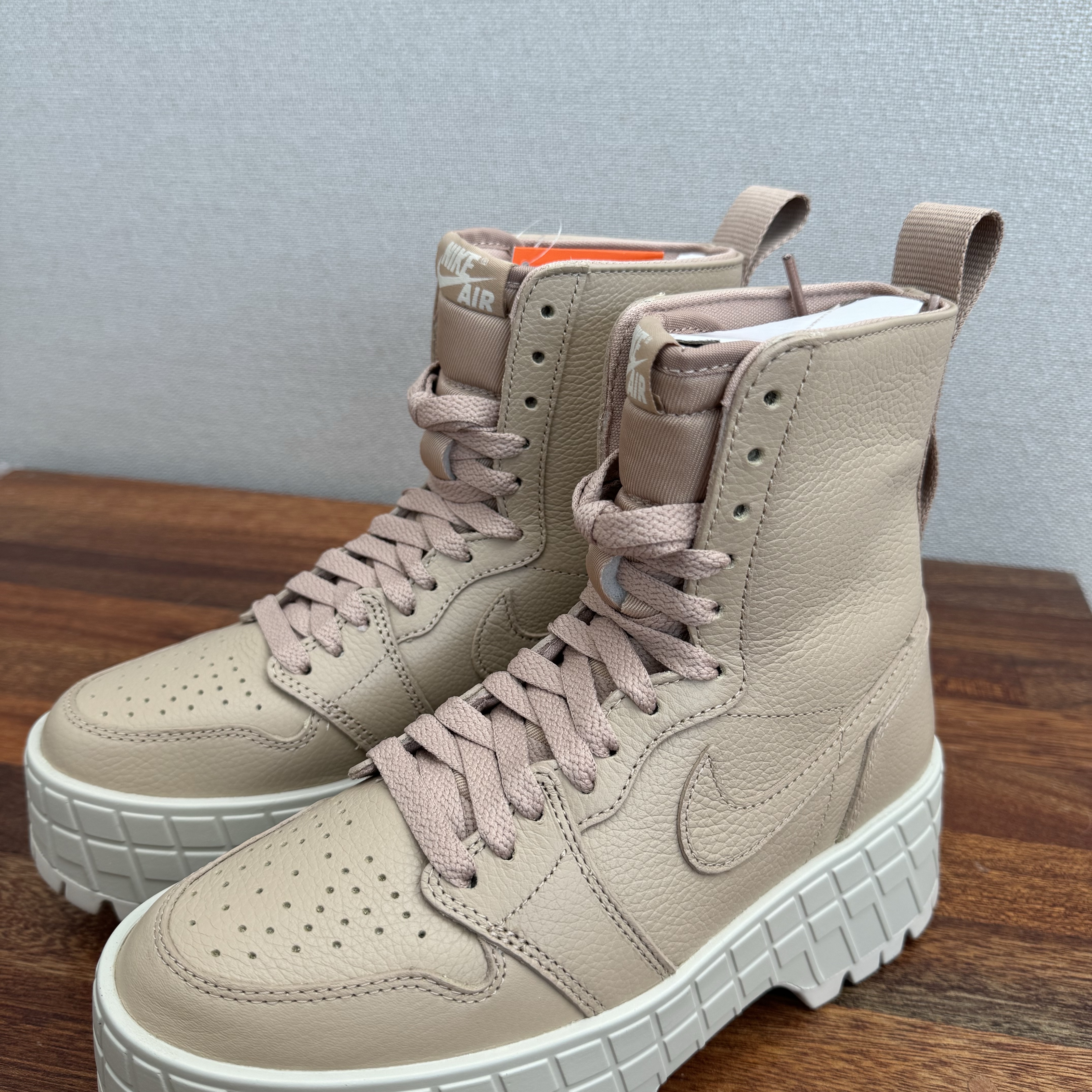 (W) Jordan 1 Brooklyn Legend Medium Brown 착용 스타일 - 3
