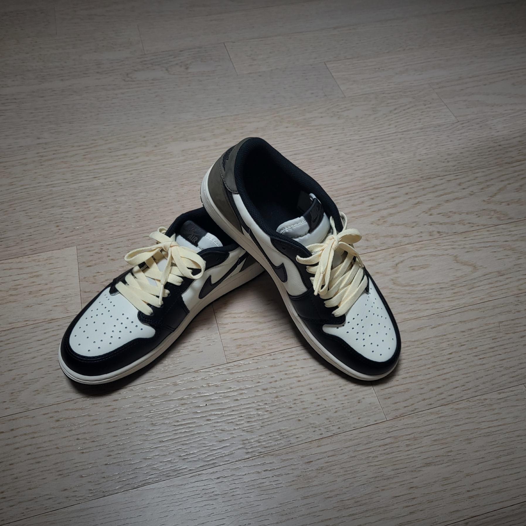 Jordan 1 Retro Low OG Mocha 착용 스타일