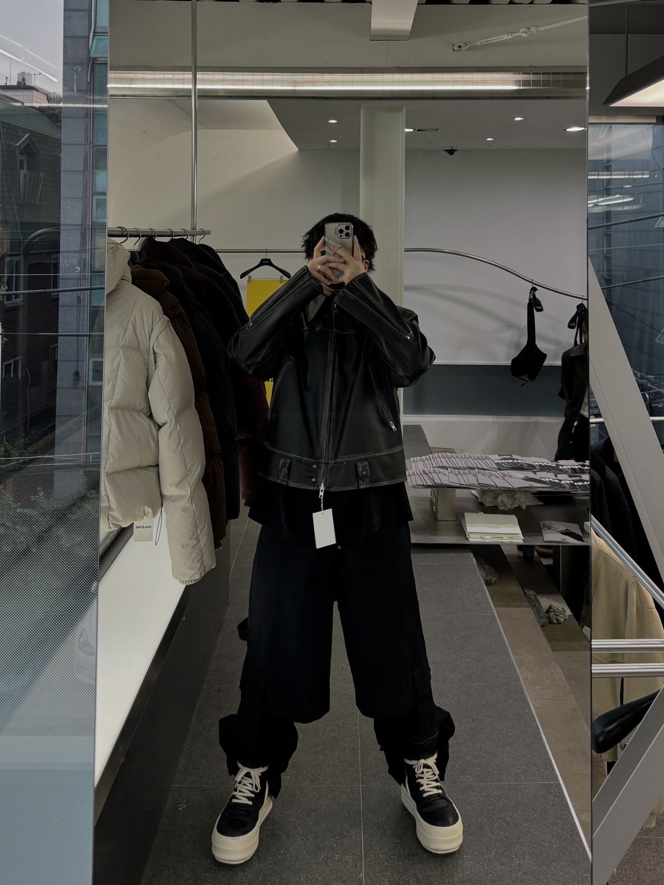 Haleine 3D Distressed Faux Leahter Jacket Black (VJ301), Haleine 3D Distressed Faux Leather Jacket Brown (VJ302) 착용 스타일