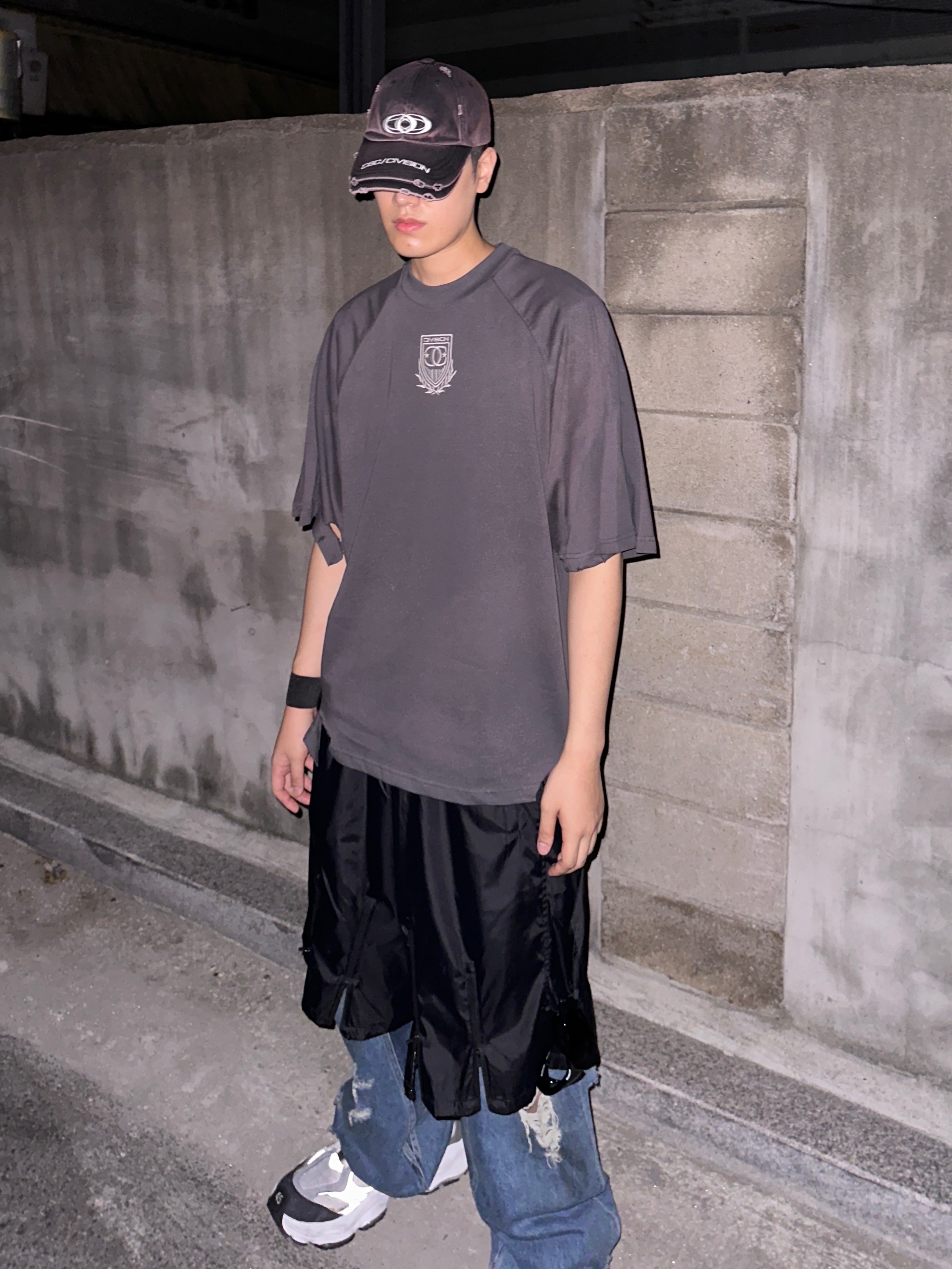 Civision by CSC Double Brim Cap Washed Black, Balenciaga Cargo Sneakers White Grey 착용 스타일 - 2