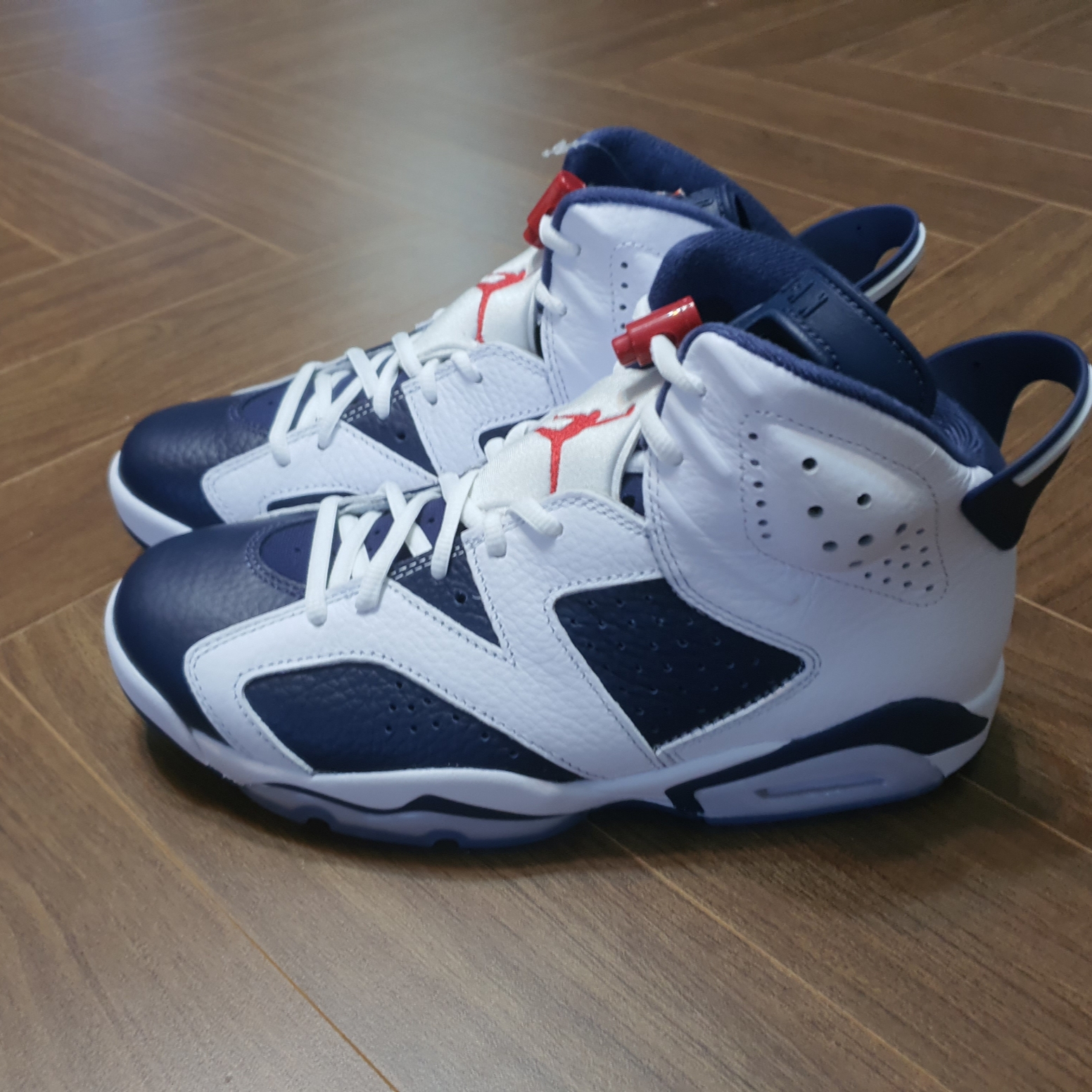 Jordan 6 Retro White and Midnight Navy 착용 스타일
