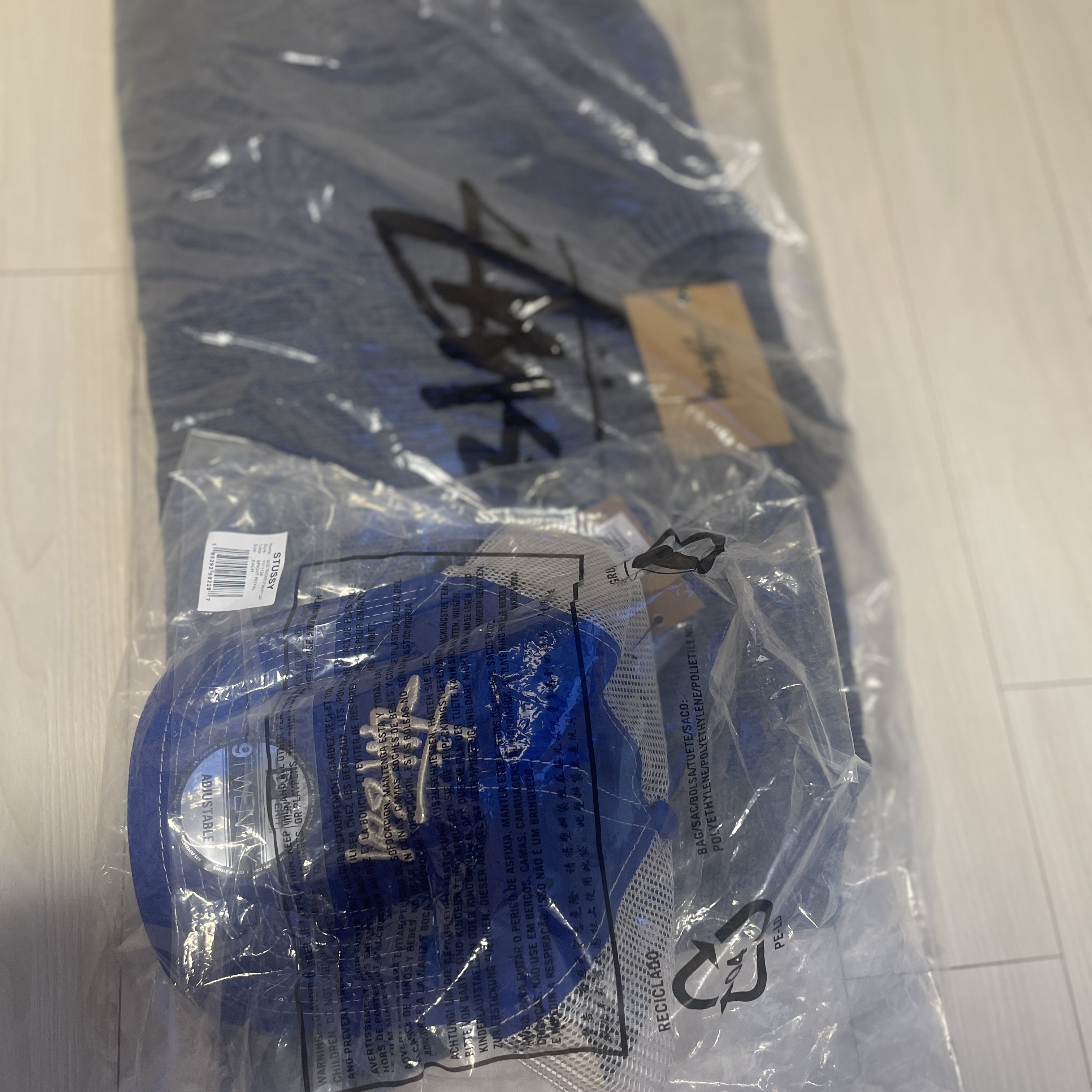 Stussy New Era 9twenty Basic Trucker Bright Royal, Stussy Surfman Icon Cotton Linen Crew Dusty Blue 착용 스타일 - 1