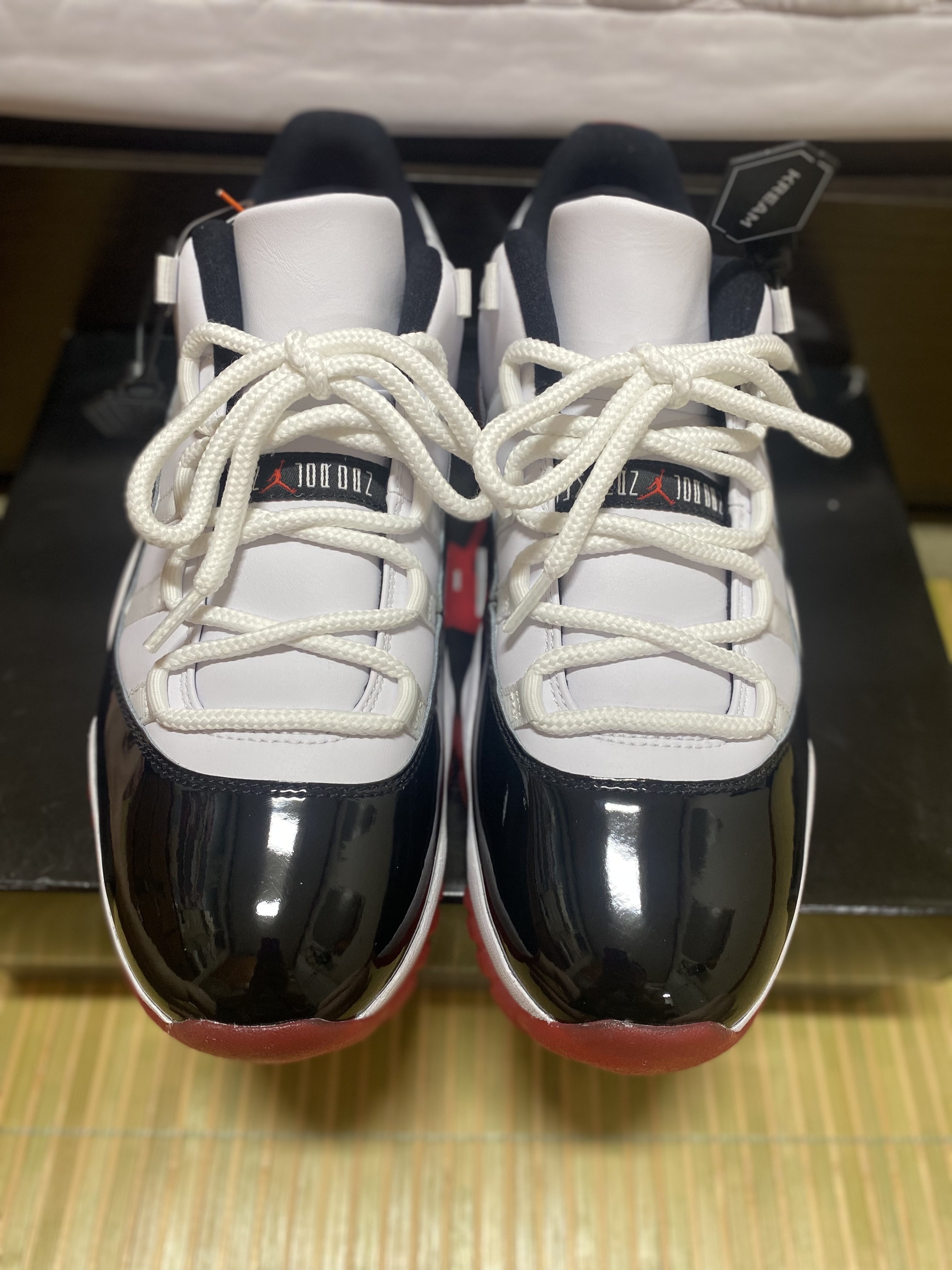 Jordan 11 Retro Low Concord Bred 착용 스타일 - 2