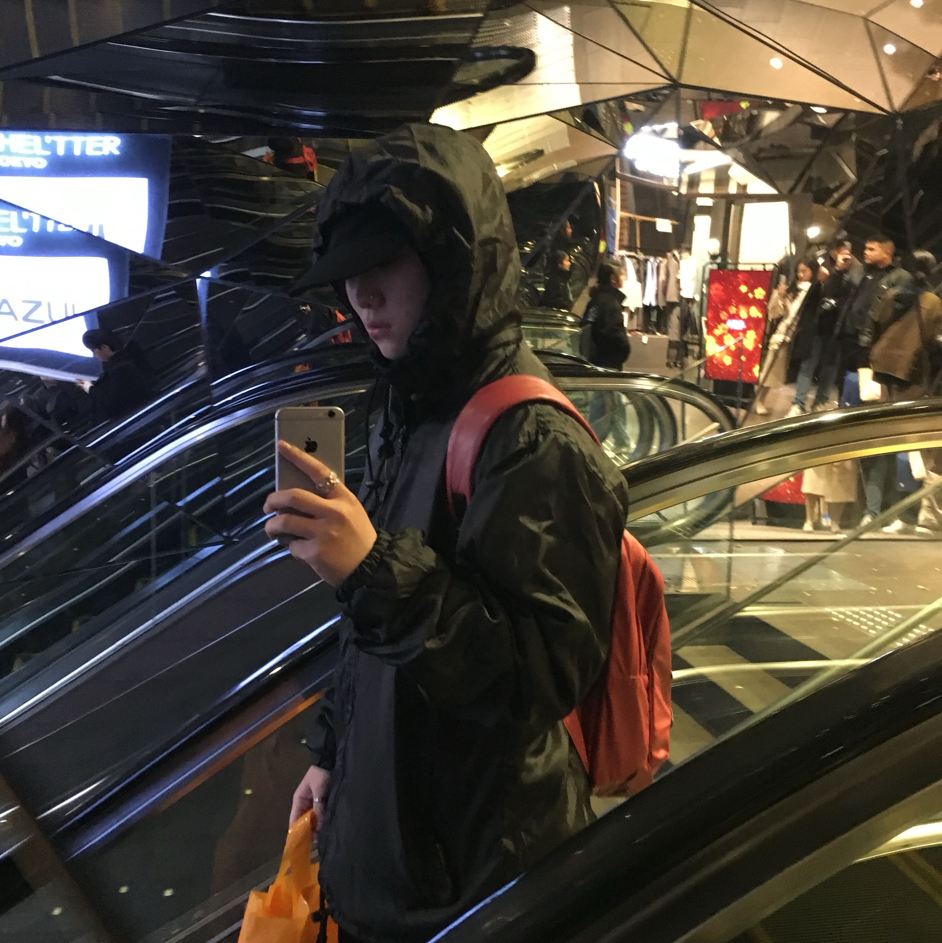 Mischief Rhombus Mini Backpack Faded Red, (W) Mischief Draped Turtleneck Top Black 착용 스타일 - 5