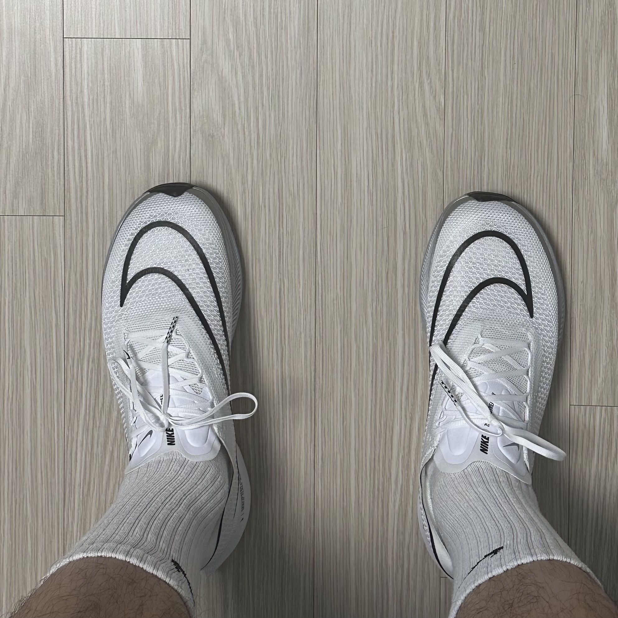 Nike ZoomX Streakfly White Metallic Silver 착용 스타일