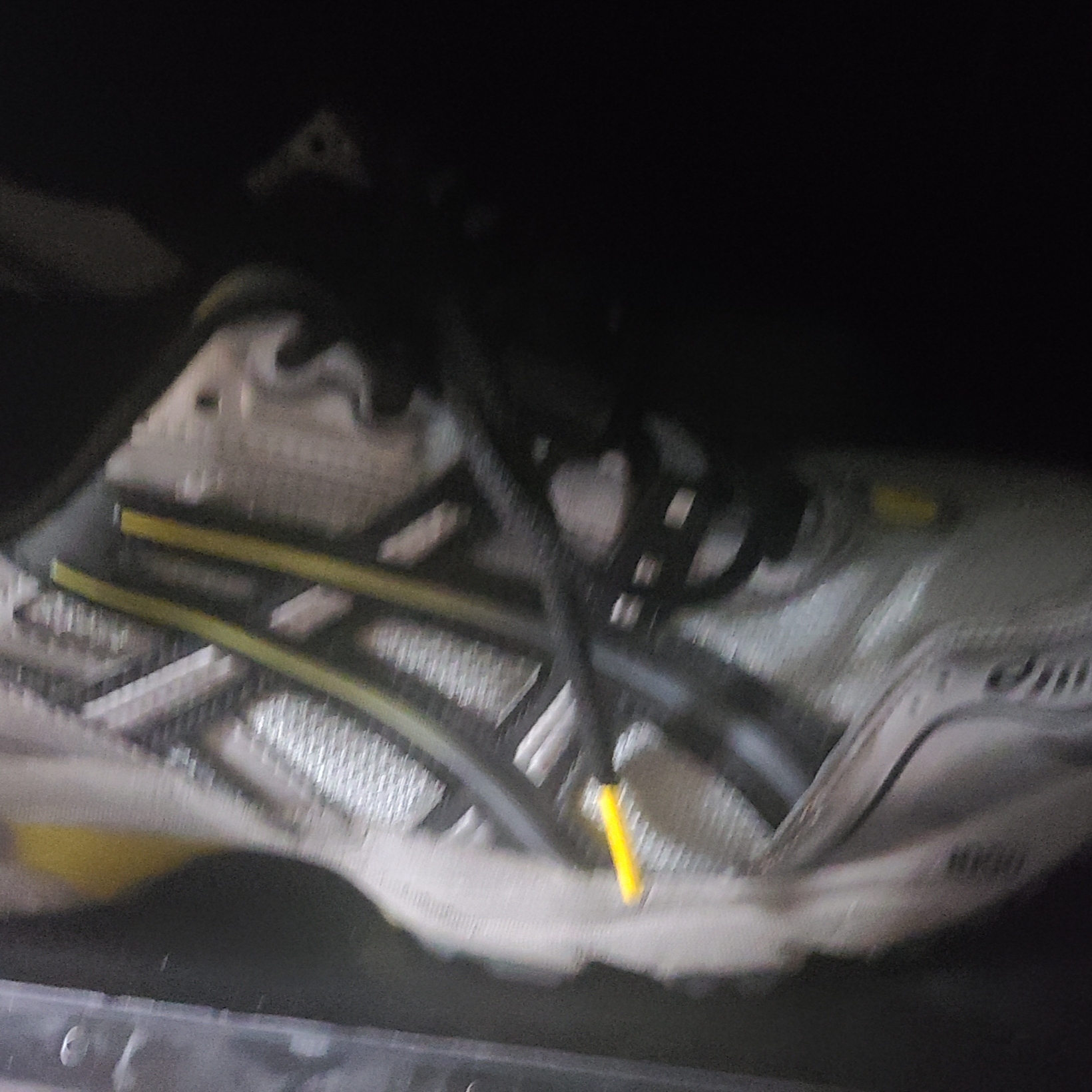 Asics Gel-1090 Mid Grey Black 착용 스타일