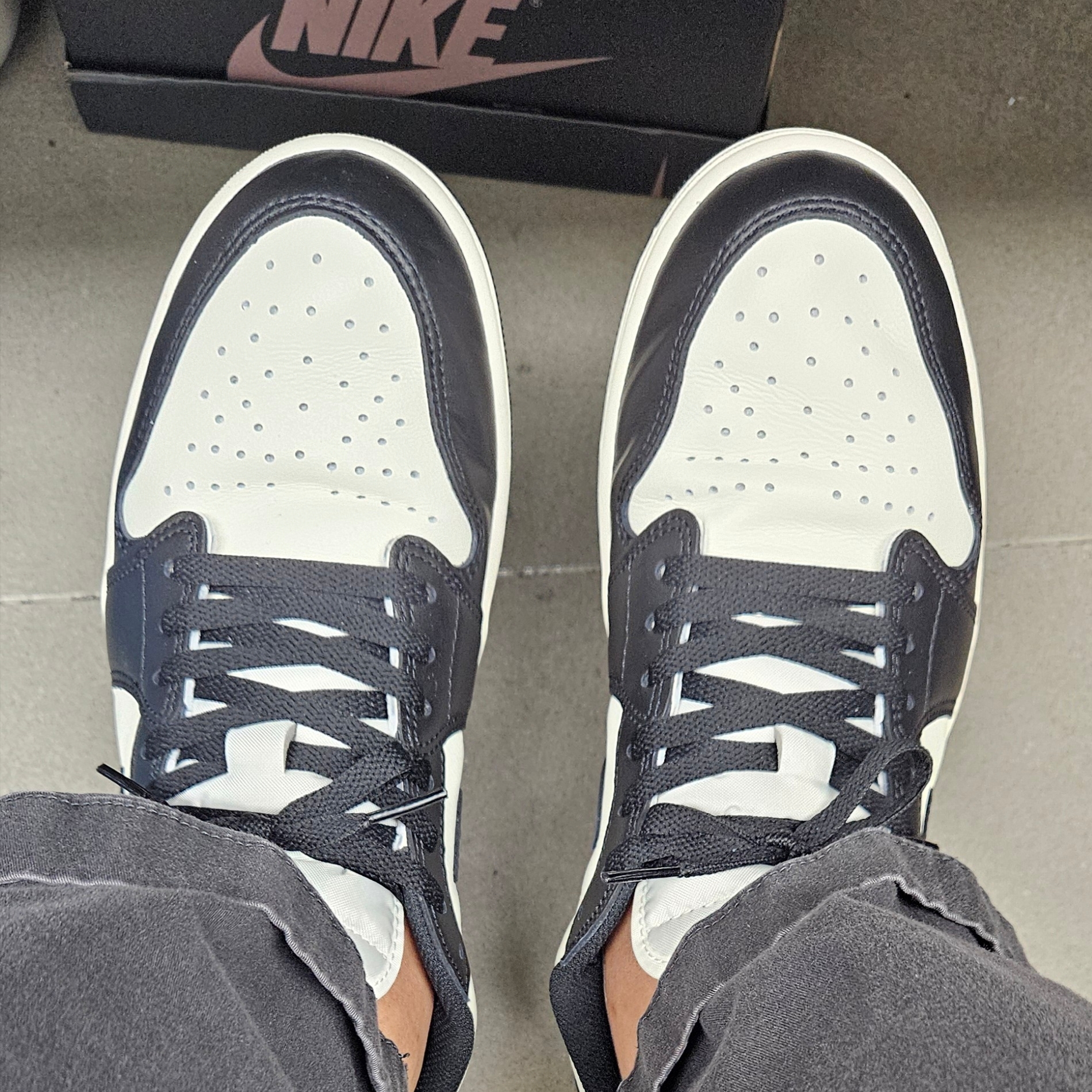 Jordan 1 Retro Low OG Mocha 착용 스타일 - 1