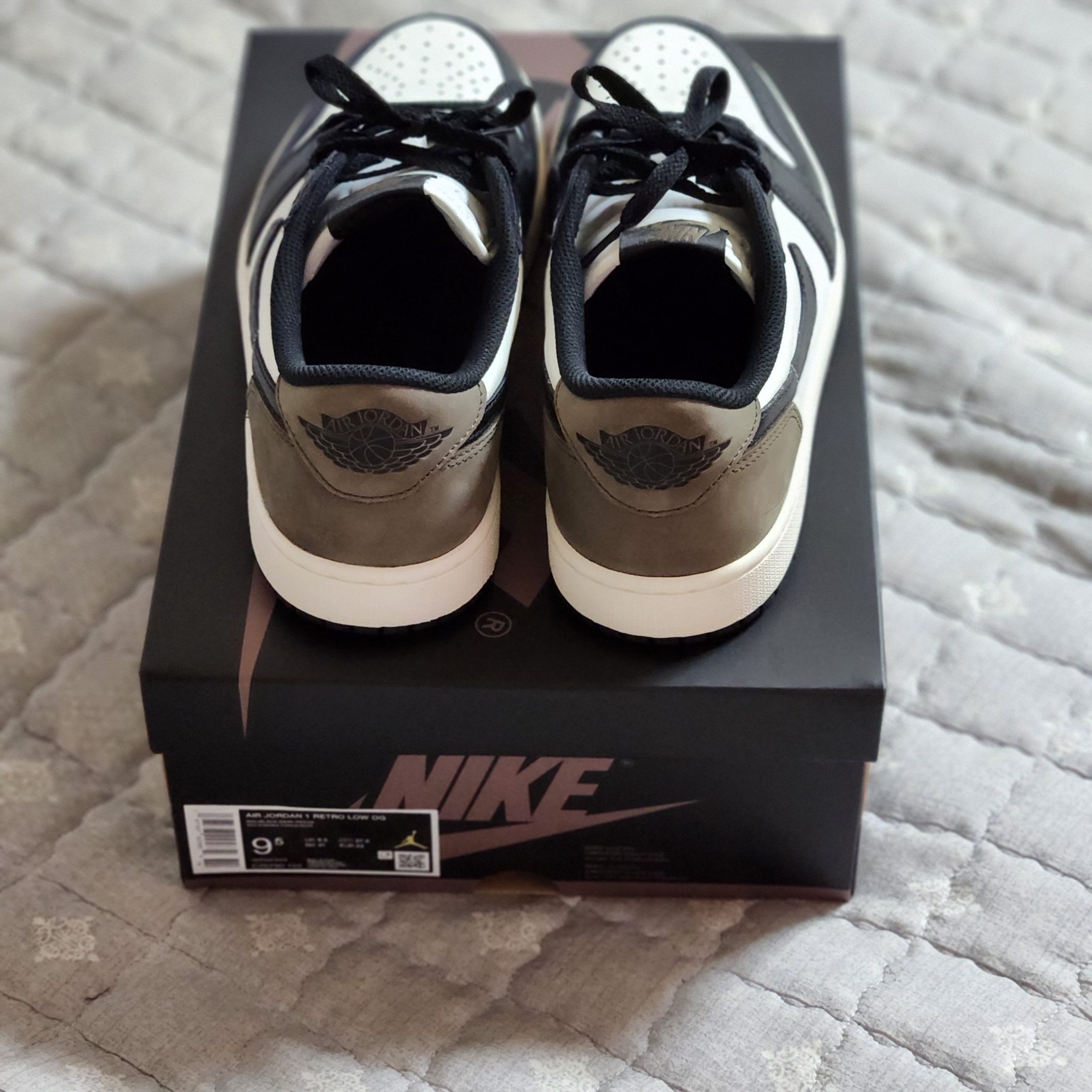 Jordan 1 Retro Low OG Mocha 착용 스타일 - 4