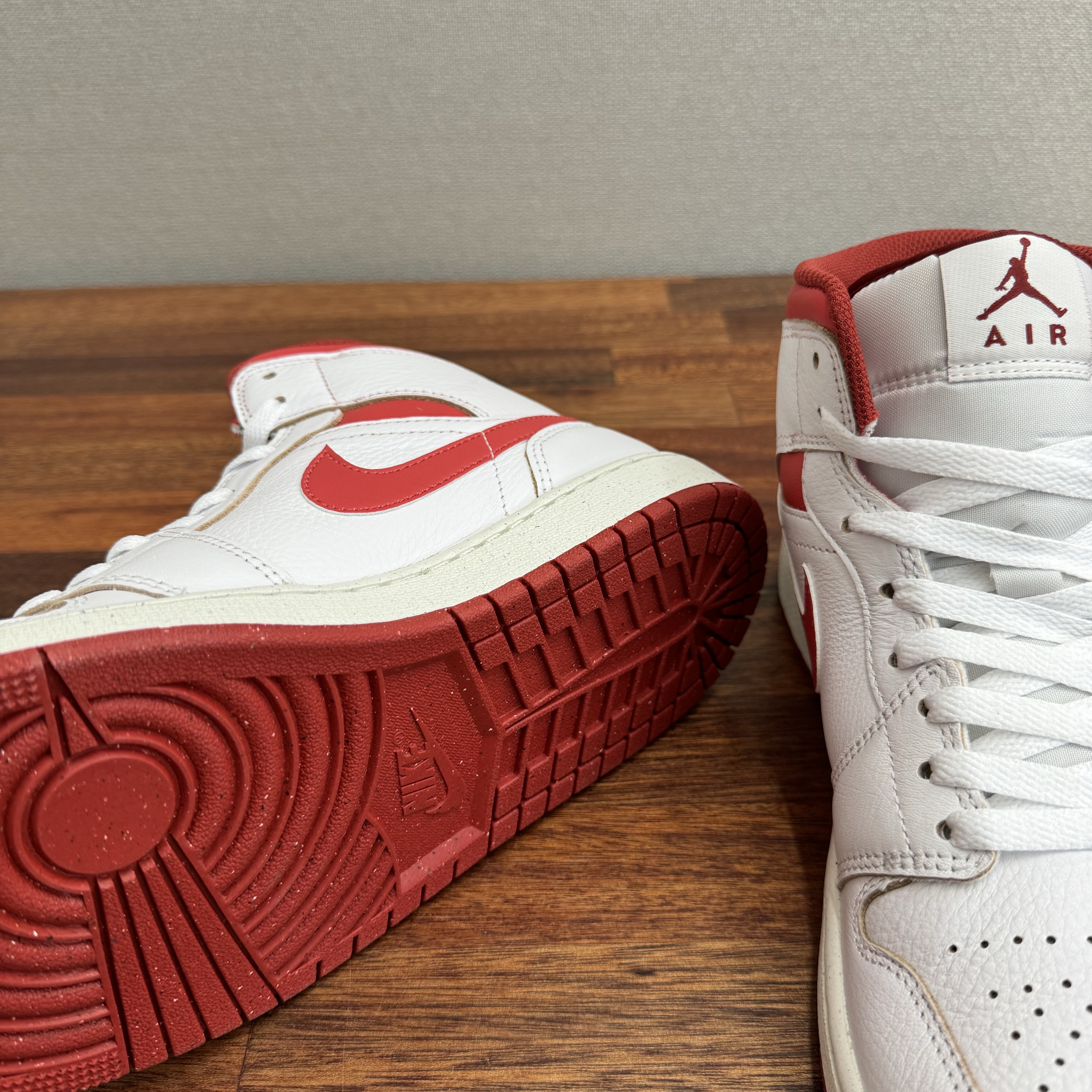 Jordan 1 Mid SE White Dune Red 착용 스타일 - 4