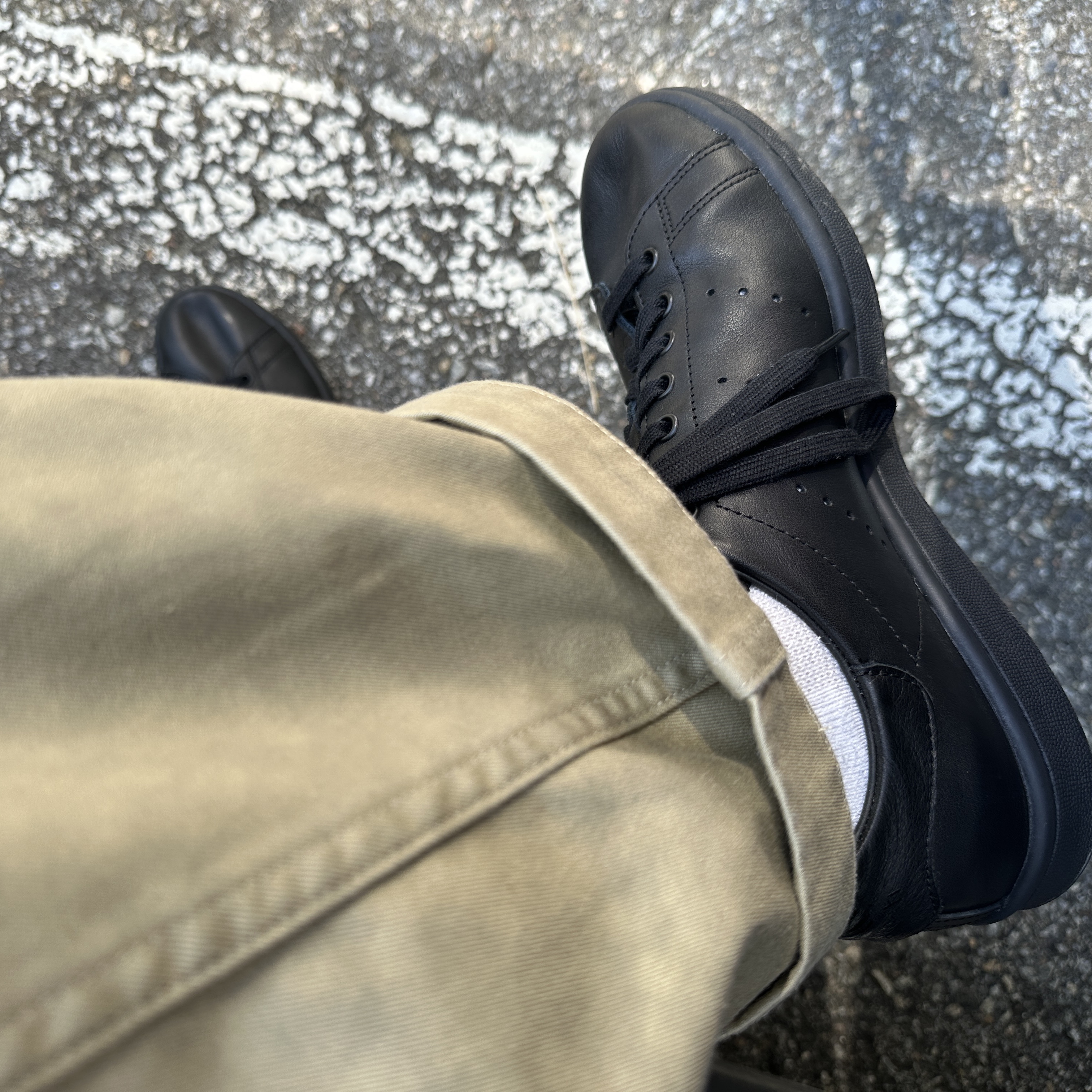 Adidas Stan Smith Decon Core Black, Nanamica Wide Chino Pants Khaki 착용 스타일 - 1
