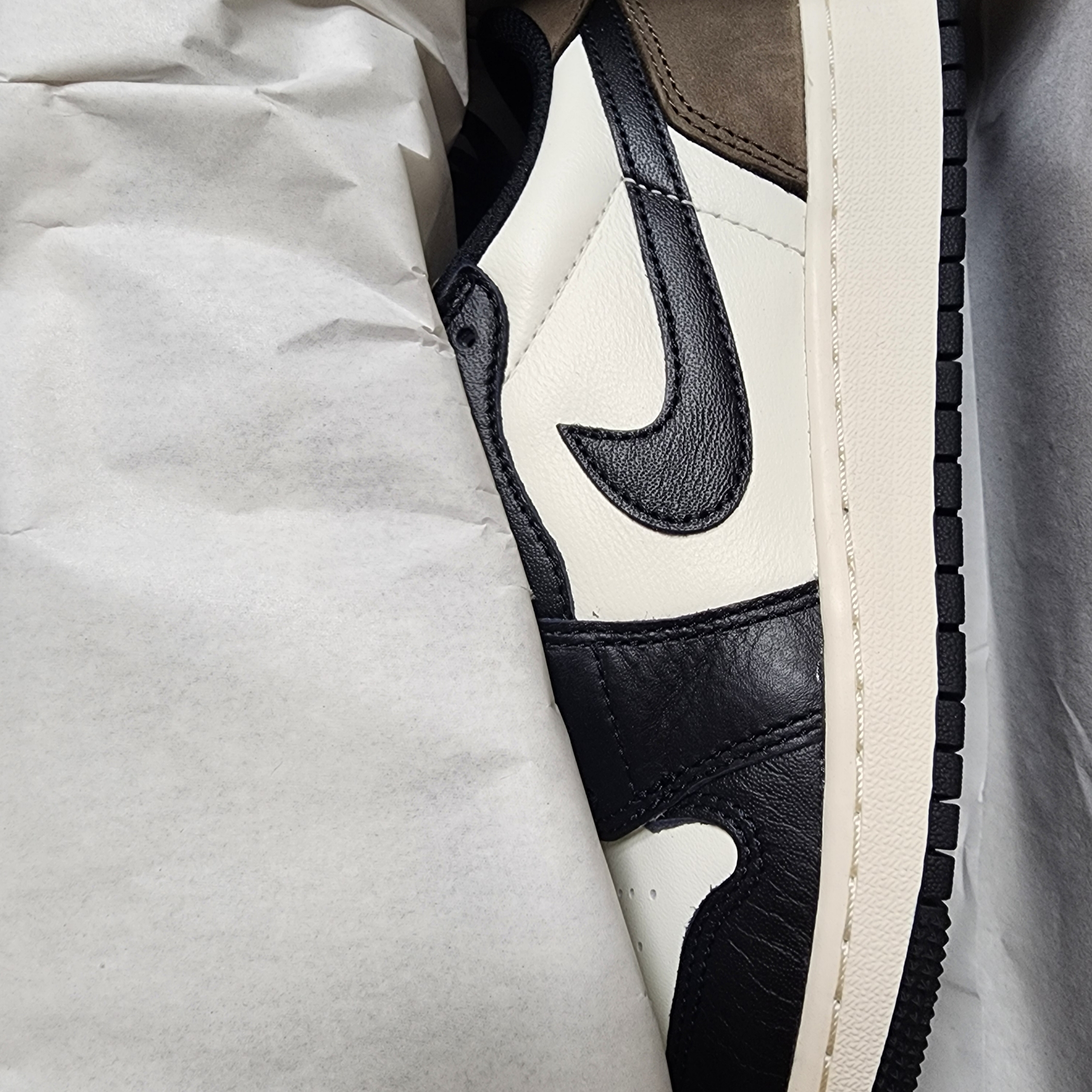 (GS) Jordan 1 Retro Low OG Mocha 착용 스타일 - 2