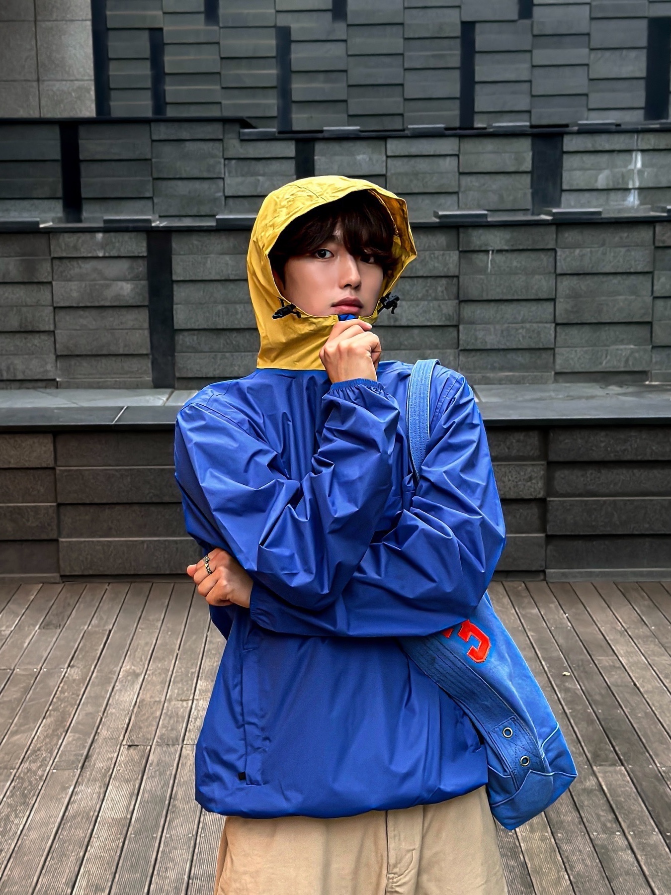 K-WAY Le Vrai Leon Anorak Black, K-WAY Le Vrai Leon Anorak Light Grey 착용 스타일 - 7